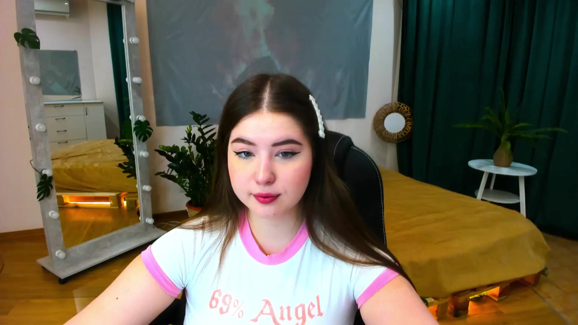 Gallery image thumbnail from AdmireMyEyes's myfreecams stream on, 05/31/2024, 18:30 image 7 of 20