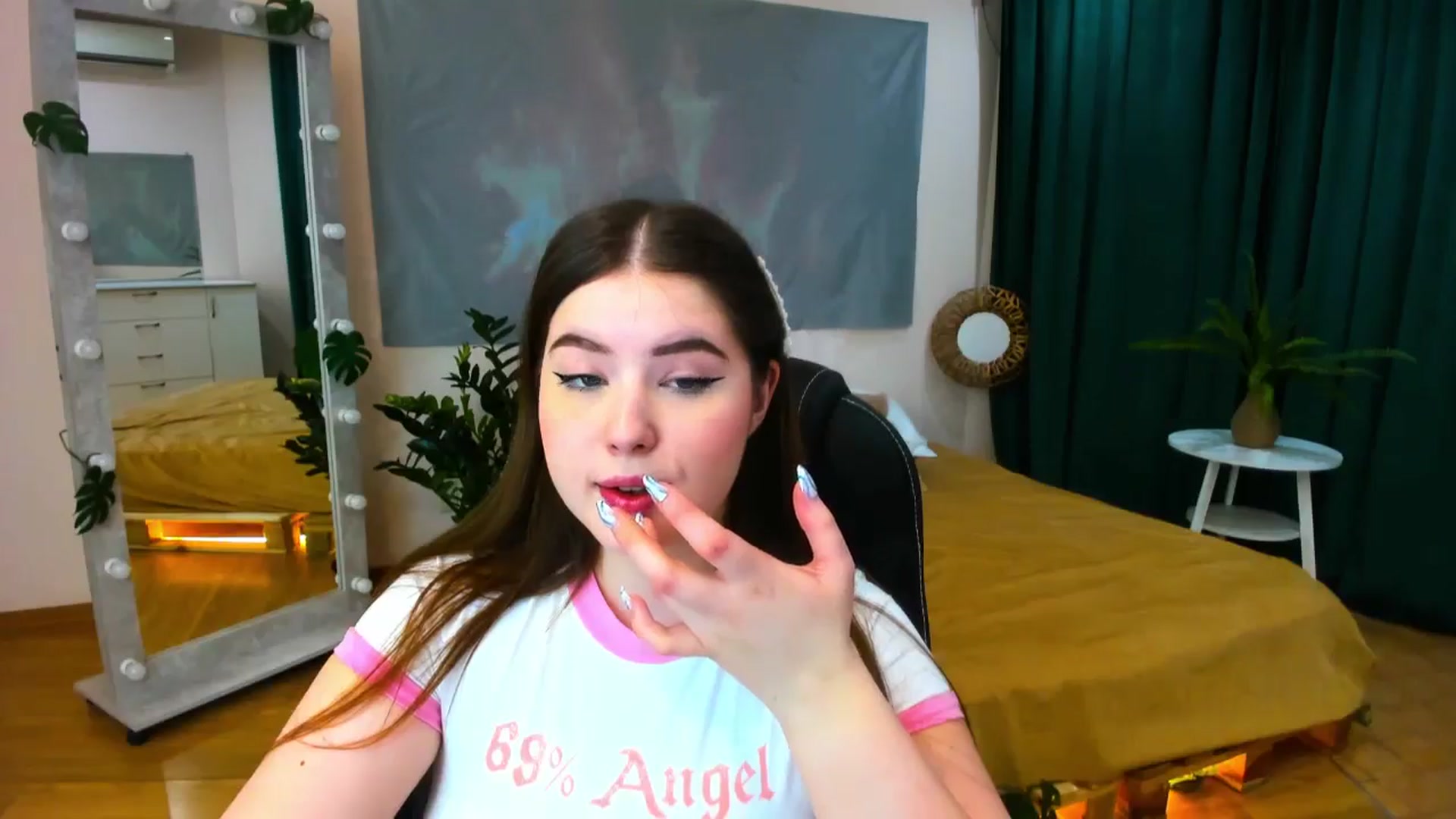 Gallery image thumbnail from AdmireMyEyes's myfreecams stream on, 05/31/2024, 19:47 image 18 of 20
