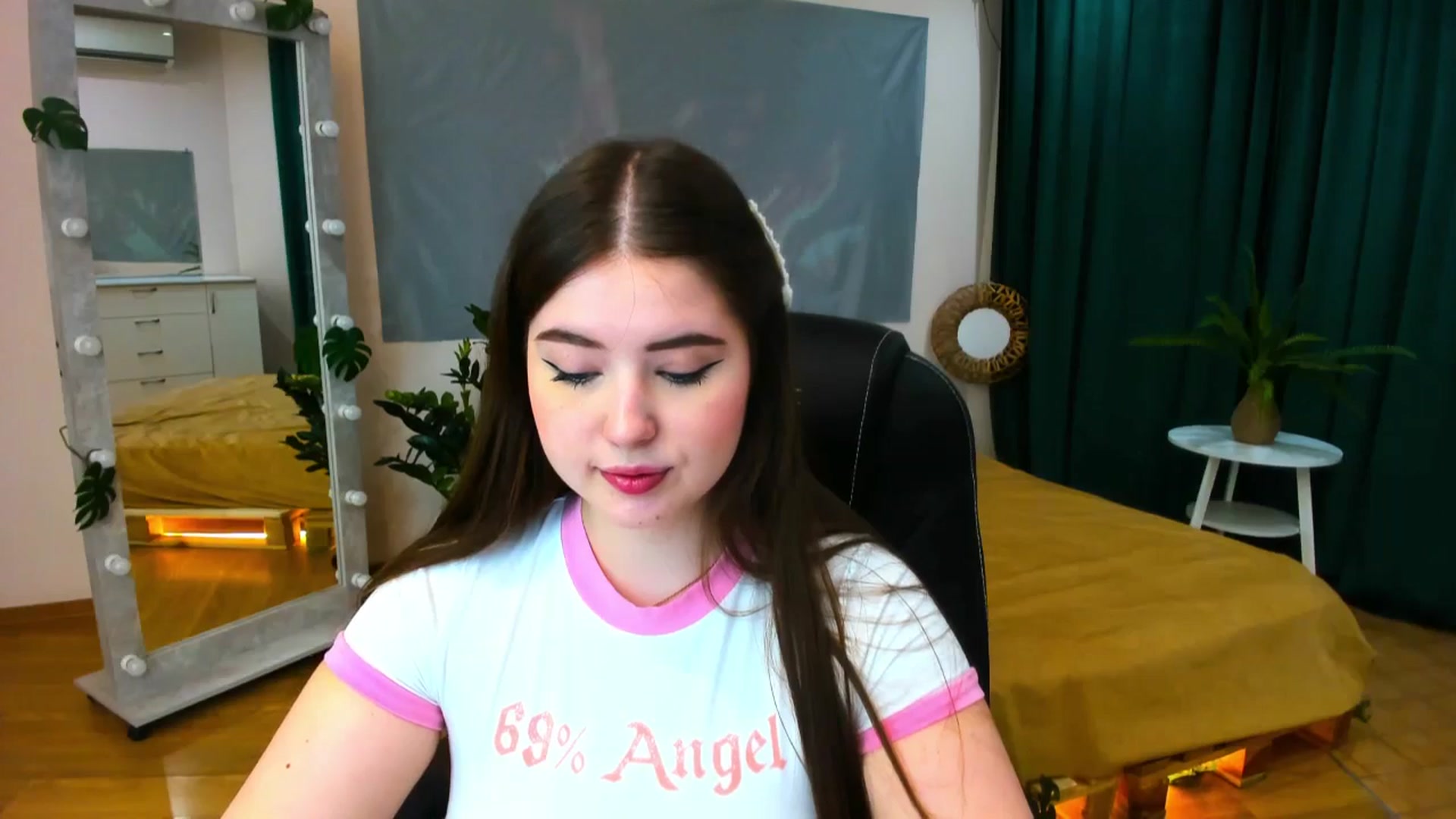 Gallery image thumbnail from AdmireMyEyes's myfreecams stream on, 05/31/2024, 19:47 image 17 of 20