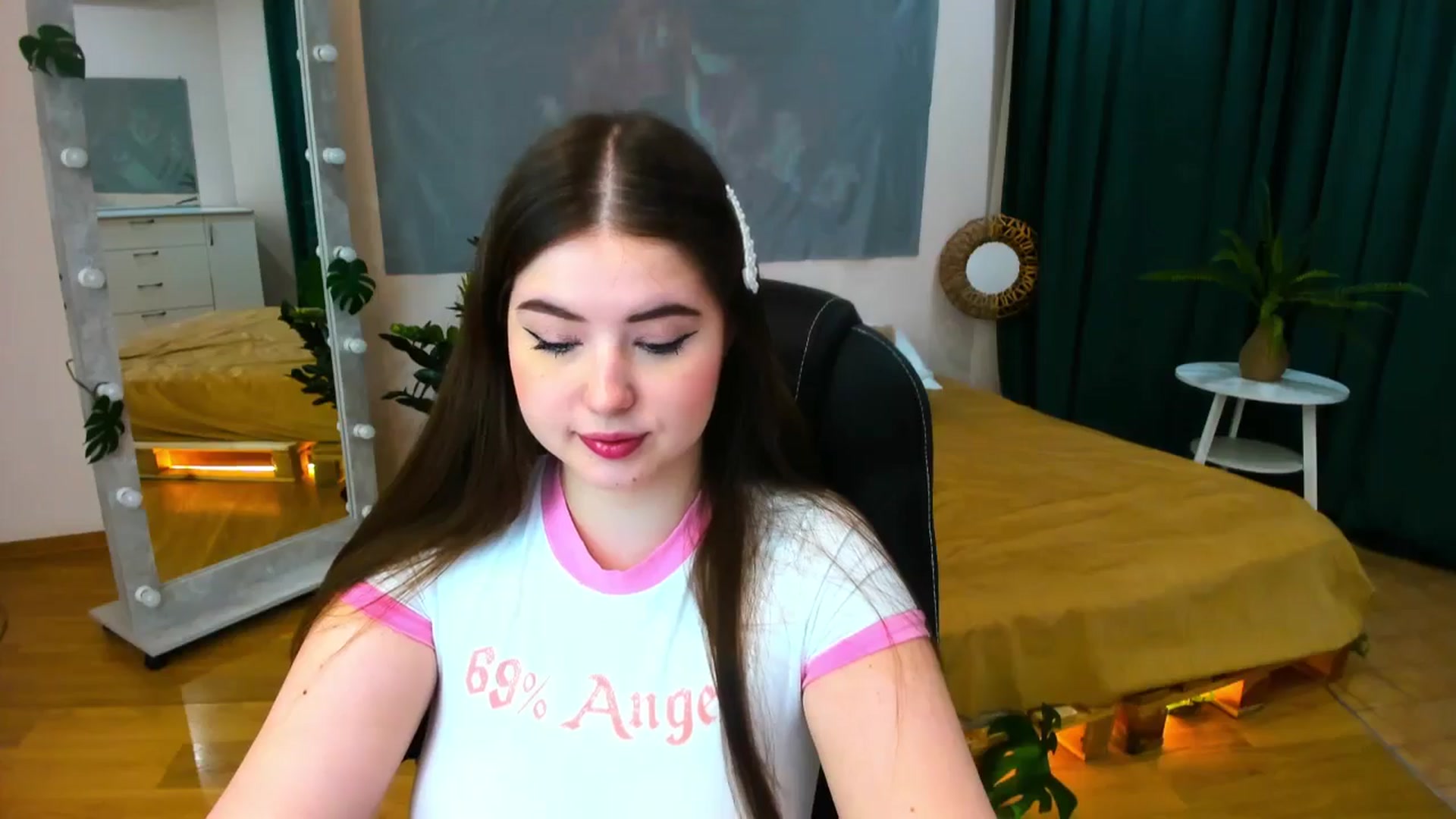 Gallery image thumbnail from AdmireMyEyes's myfreecams stream on, 05/31/2024, 19:47 image 3 of 20