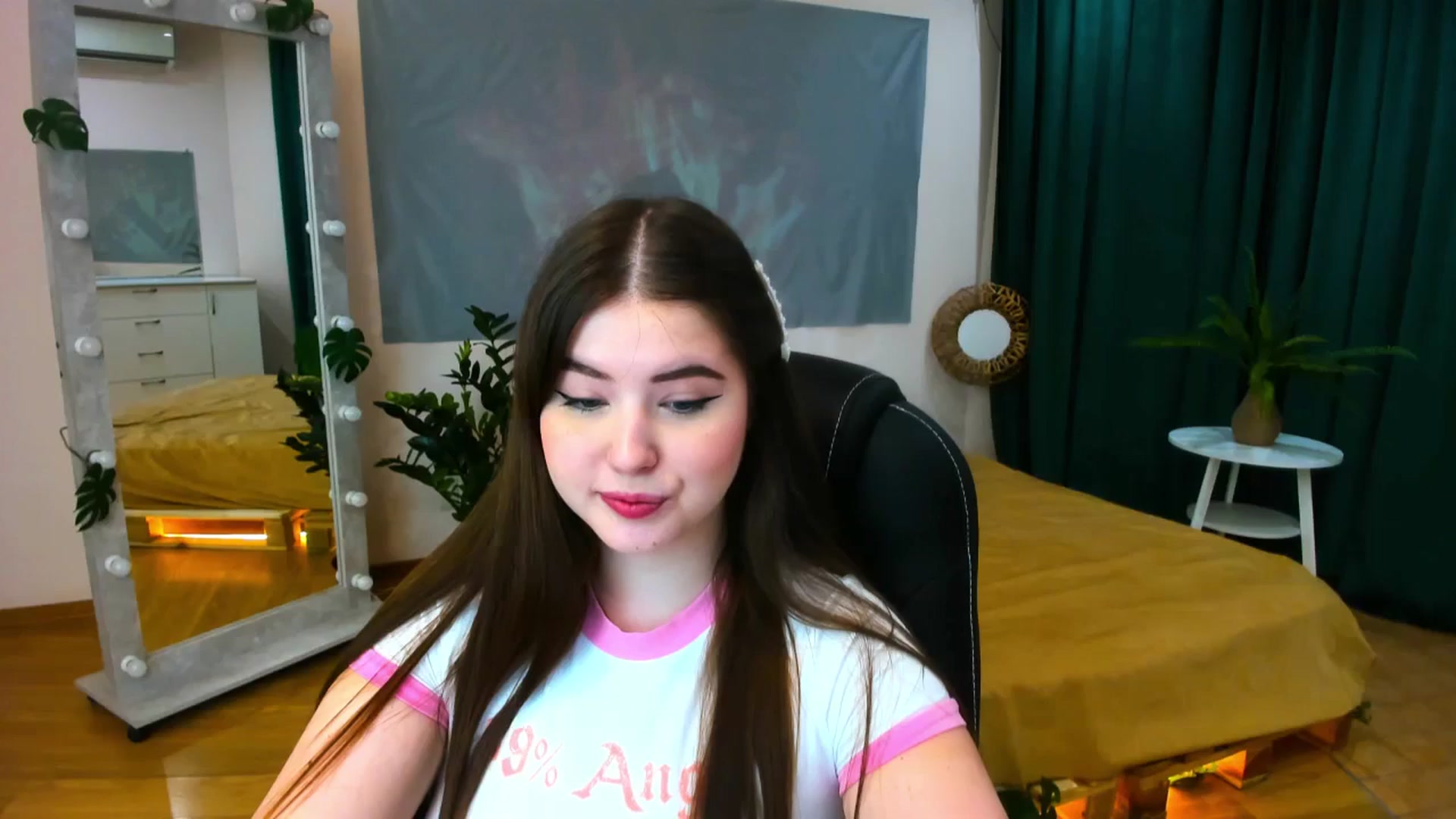 Gallery image thumbnail from AdmireMyEyes's myfreecams stream on, 05/31/2024, 19:47 image 20 of 20