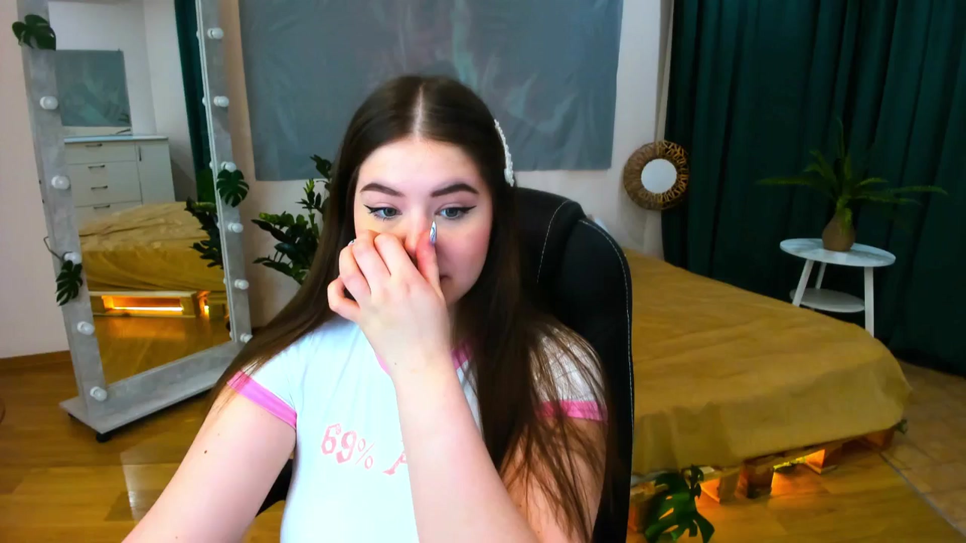 Gallery image thumbnail from AdmireMyEyes's myfreecams stream on, 05/31/2024, 19:47 image 1 of 20