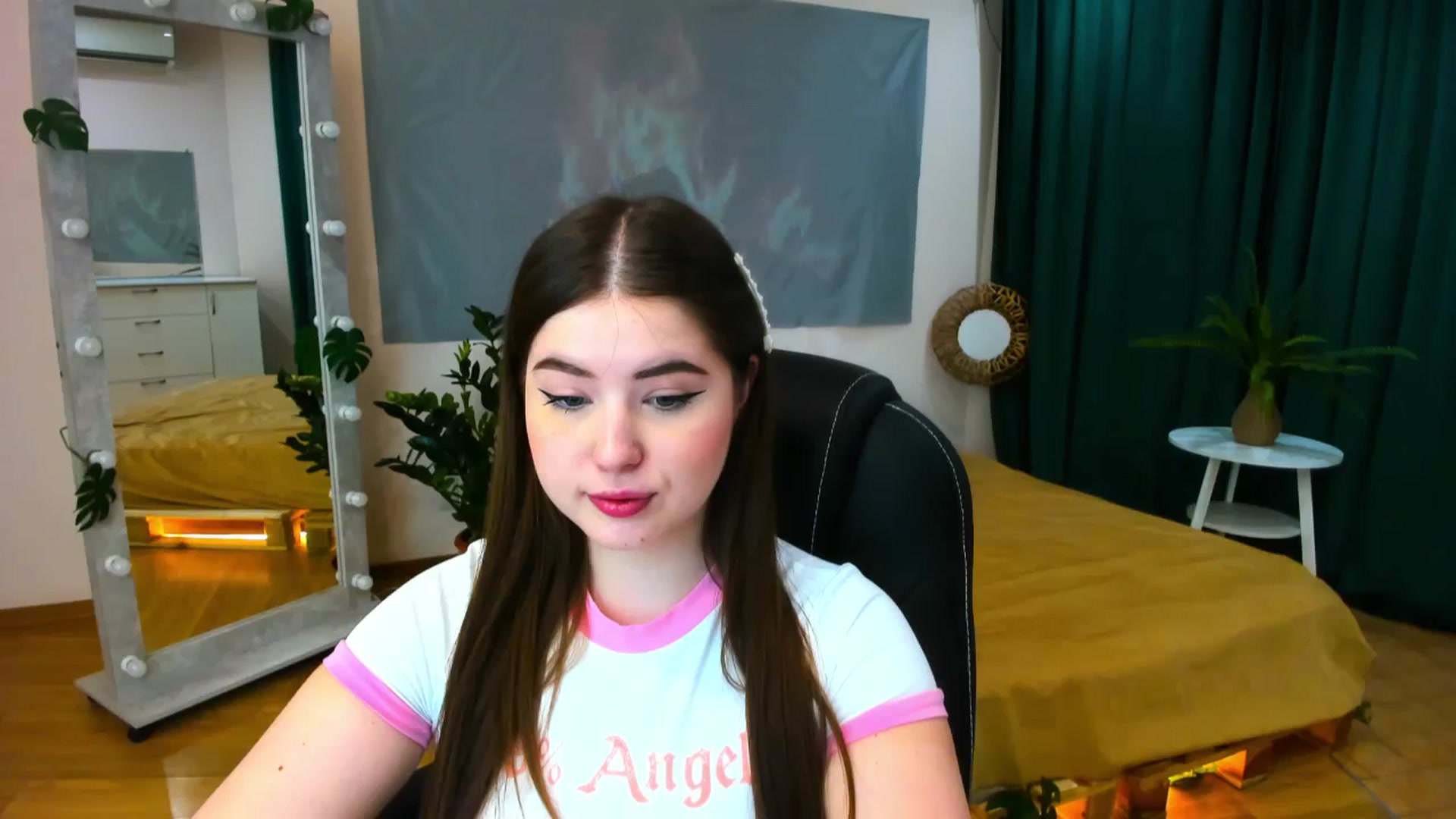 Gallery image thumbnail from AdmireMyEyes's myfreecams stream on, 05/31/2024, 19:47 image 19 of 20
