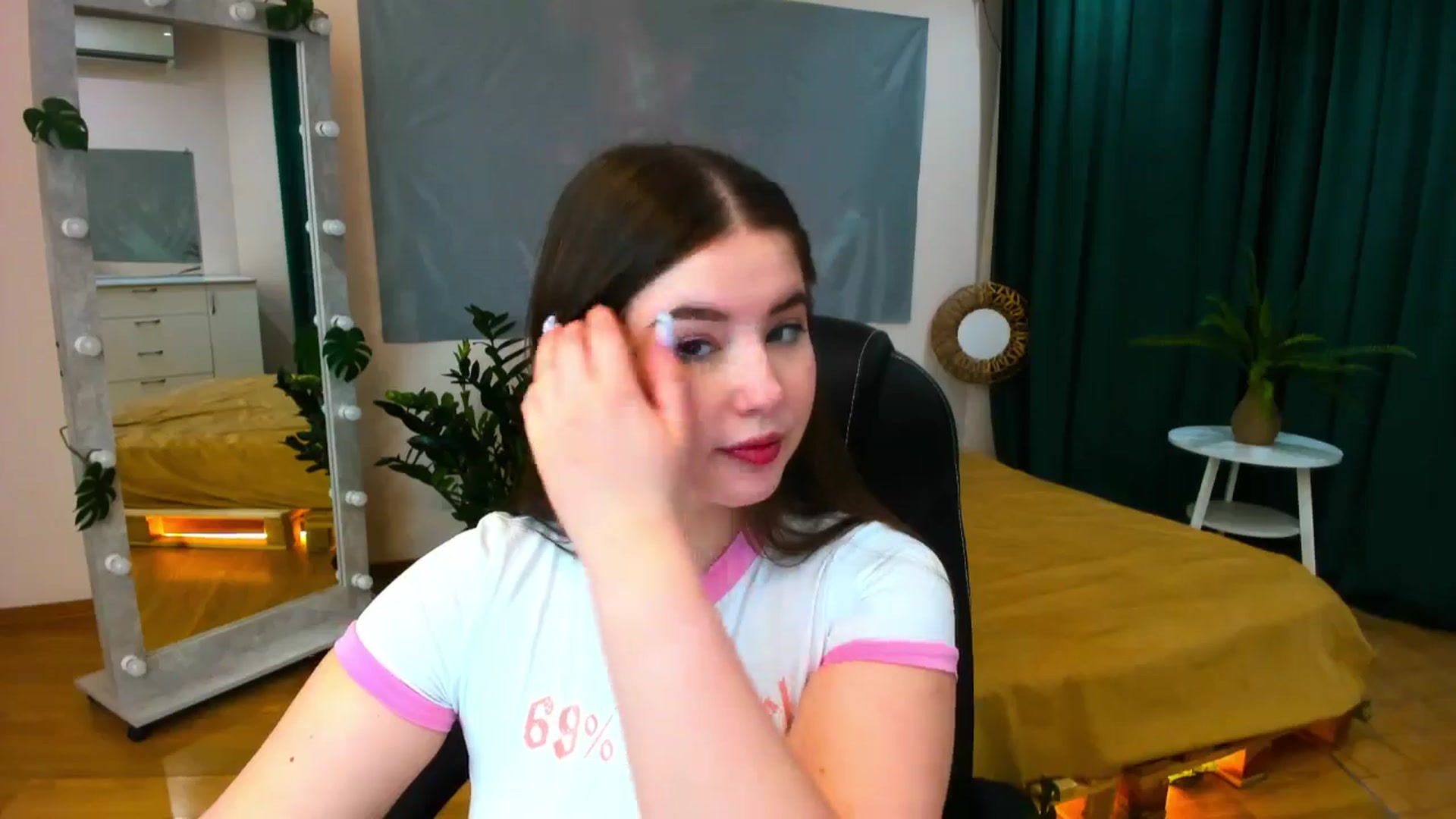 Gallery image thumbnail from AdmireMyEyes's myfreecams stream on, 05/31/2024, 19:47 image 15 of 20