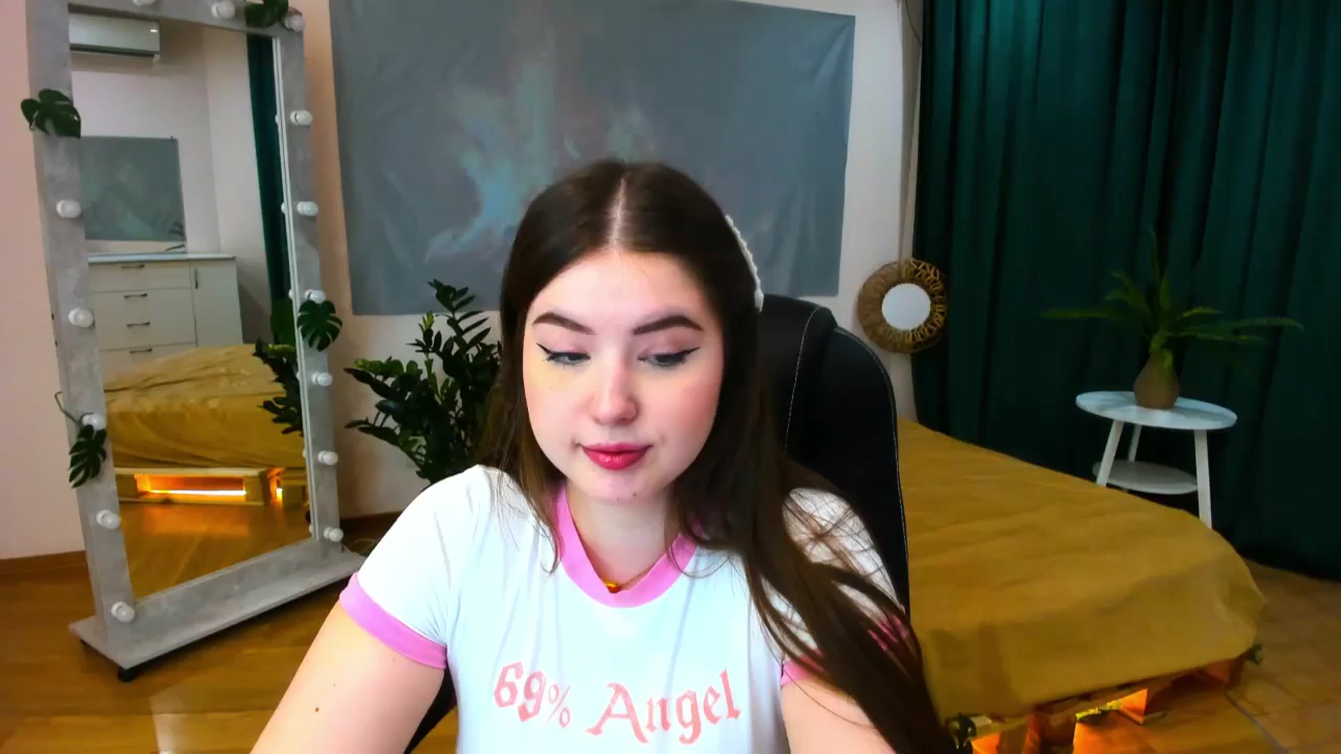 Gallery image thumbnail from AdmireMyEyes's myfreecams stream on, 05/31/2024, 19:47 image 16 of 20