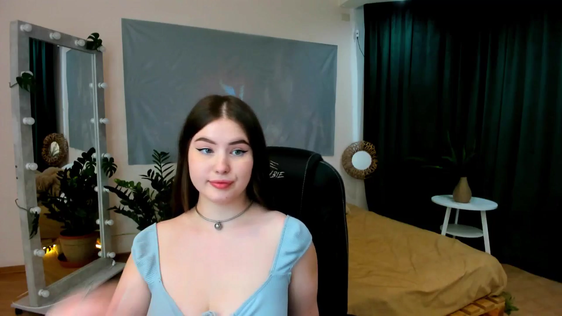Gallery image thumbnail from AdmireMyEyes's myfreecams stream on, 06/05/2024, 07:47 image 19 of 20