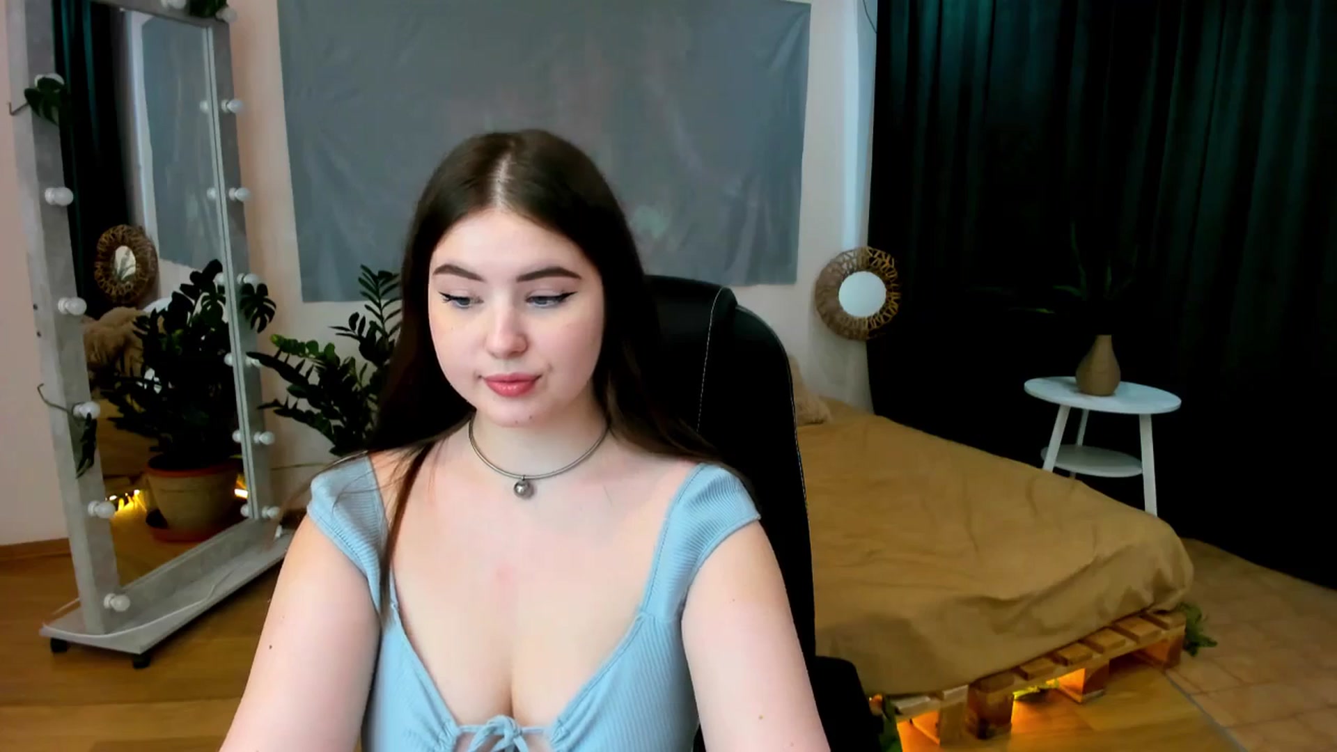 Gallery image thumbnail from AdmireMyEyes's myfreecams stream on, 06/05/2024, 07:47 image 14 of 20