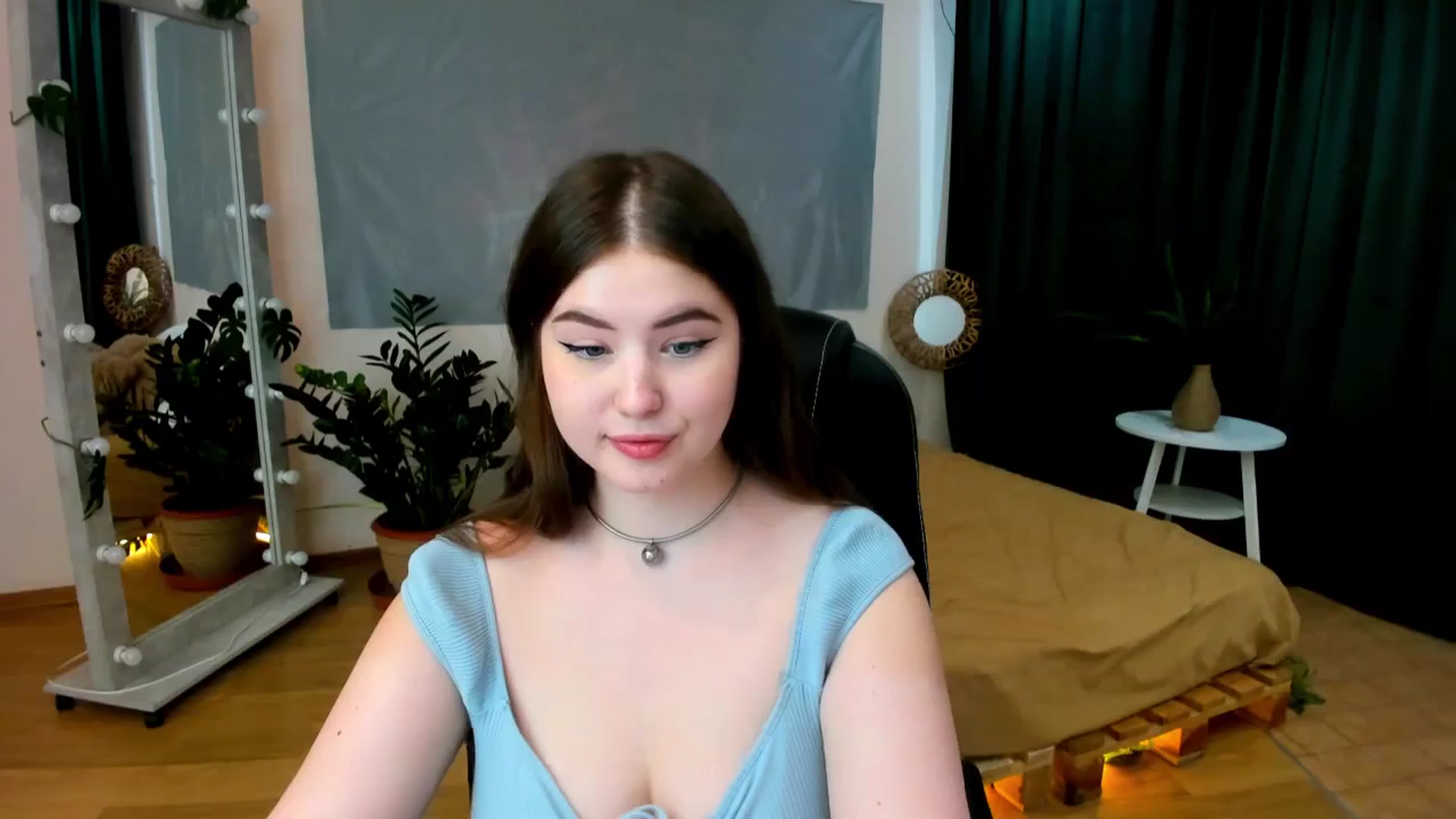 Gallery image thumbnail from AdmireMyEyes's myfreecams stream on, 06/05/2024, 07:47 image 4 of 20