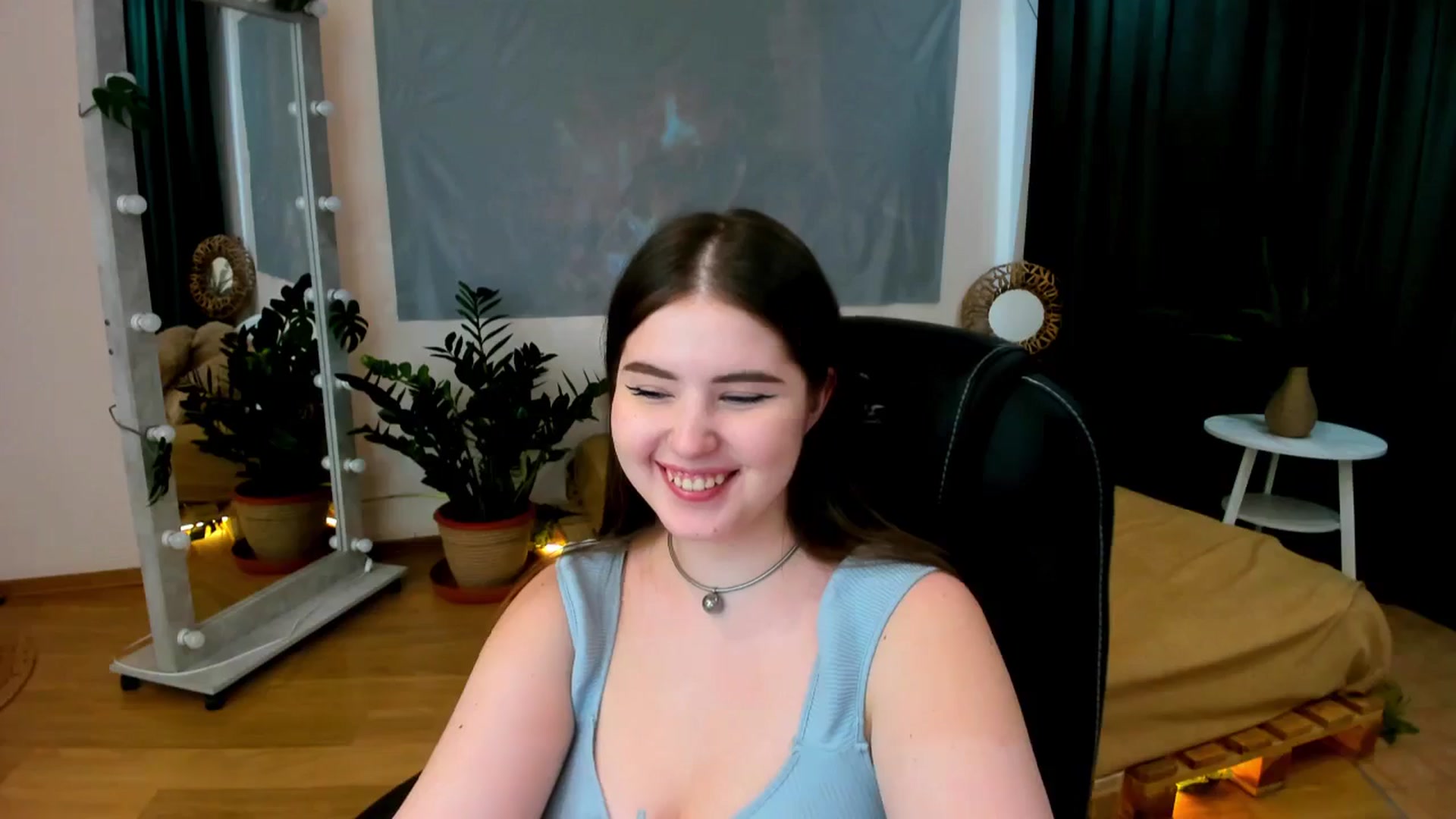 Gallery image thumbnail from AdmireMyEyes's myfreecams stream on, 06/05/2024, 09:24 image 18 of 20