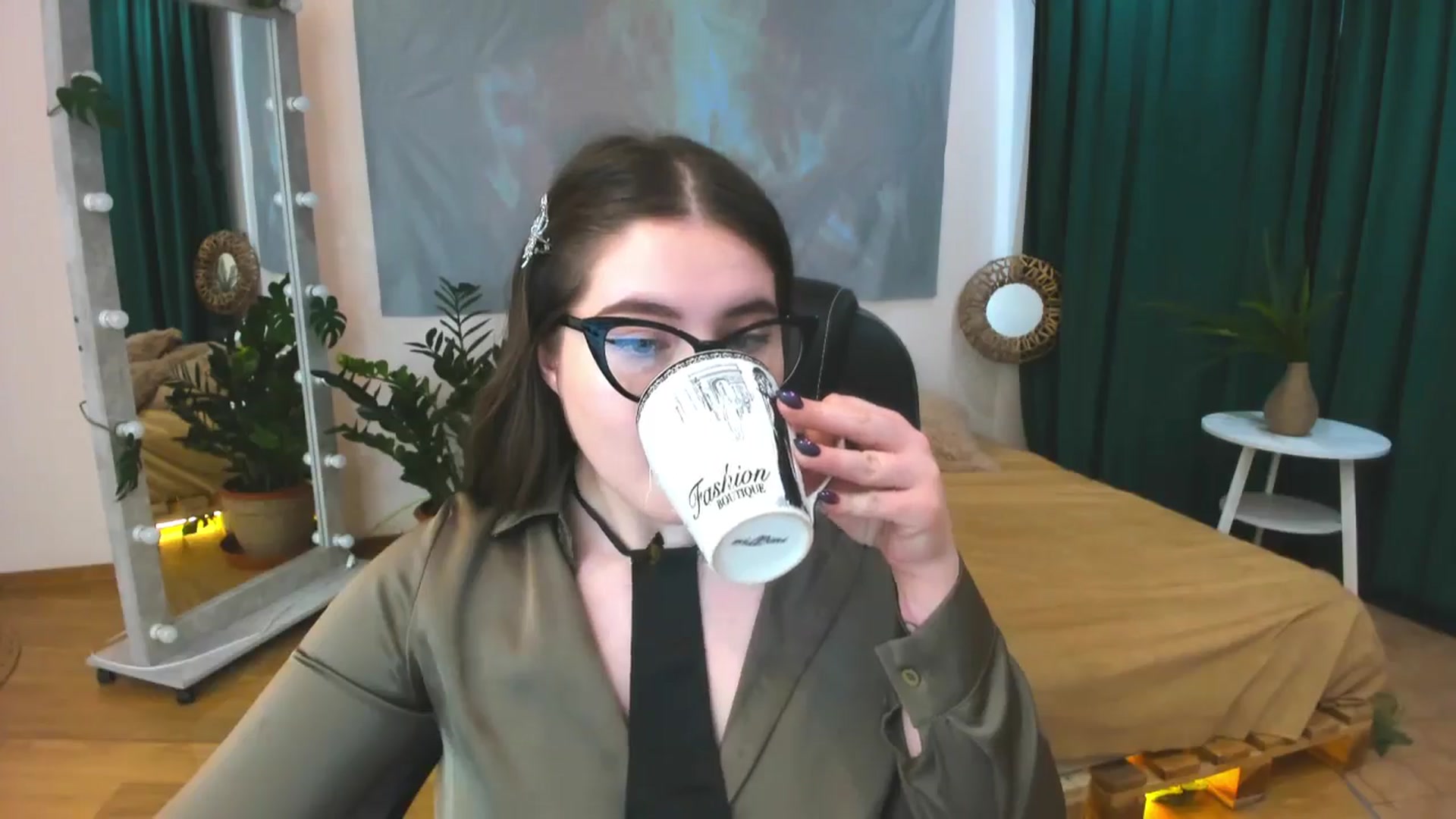 Gallery image thumbnail from AdmireMyEyes's myfreecams stream on, 06/06/2024, 07:49 image 15 of 20