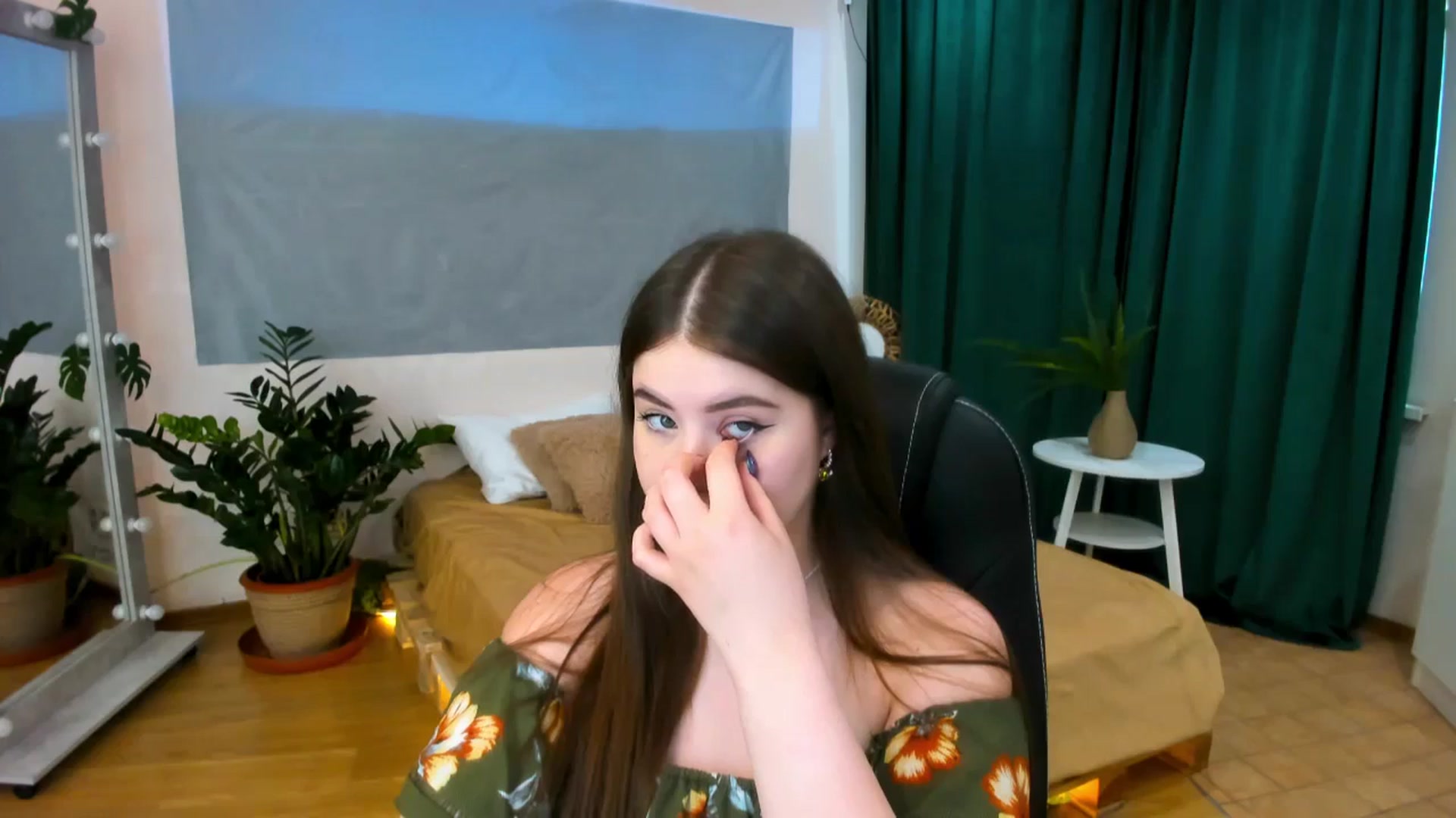 Gallery image thumbnail from AdmireMyEyes's myfreecams stream on, 06/12/2024, 09:46 image 3 of 20