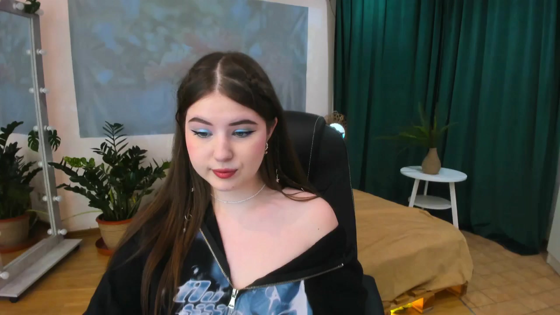 Gallery image thumbnail from AdmireMyEyes's myfreecams stream on, 06/13/2024, 19:41 image 18 of 20