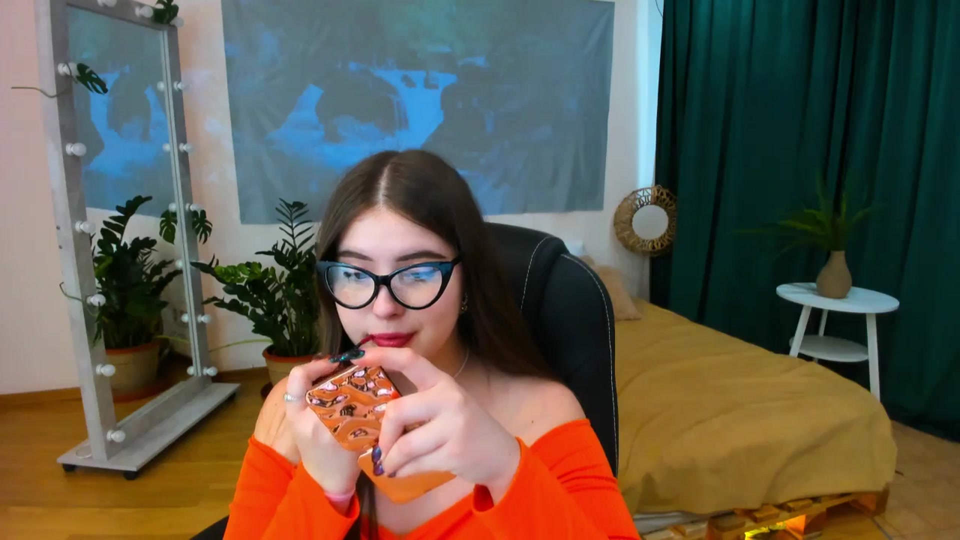 Gallery image thumbnail from AdmireMyEyes's myfreecams stream on, 06/19/2024, 09:00 image 5 of 20