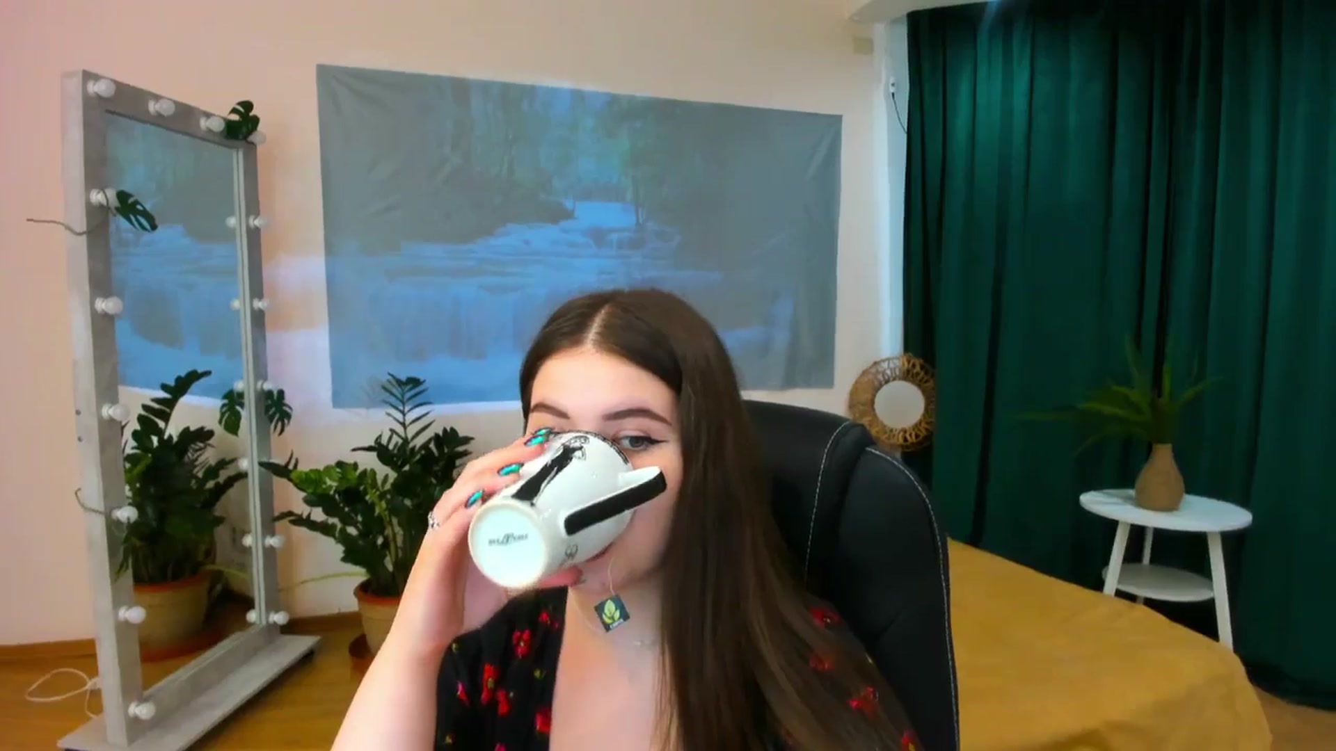 Gallery image thumbnail from AdmireMyEyes's myfreecams stream on, 06/20/2024, 09:06 image 13 of 20