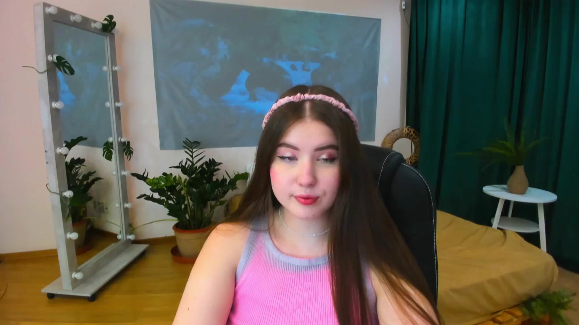 Gallery image thumbnail from AdmireMyEyes's myfreecams stream on, 06/21/2024, 18:25 image 14 of 20