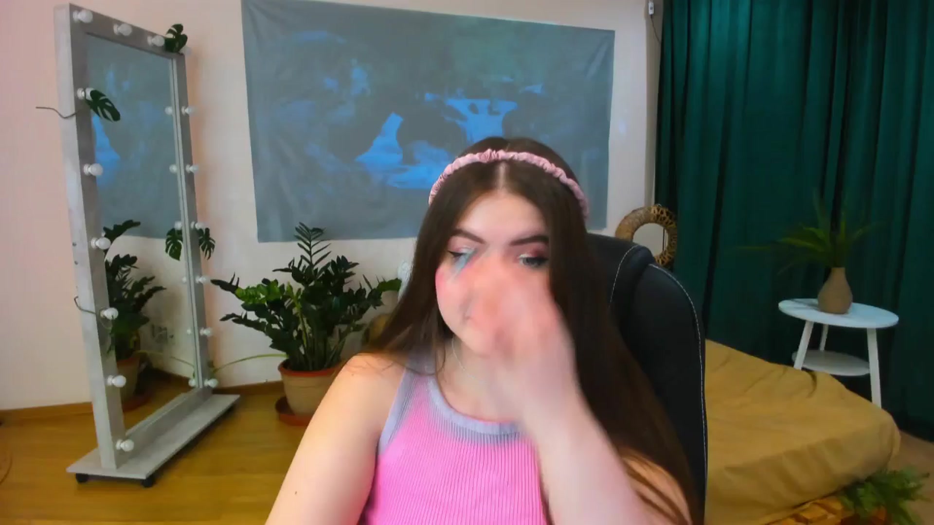 Gallery image thumbnail from AdmireMyEyes's myfreecams stream on, 06/21/2024, 18:25 image 15 of 20