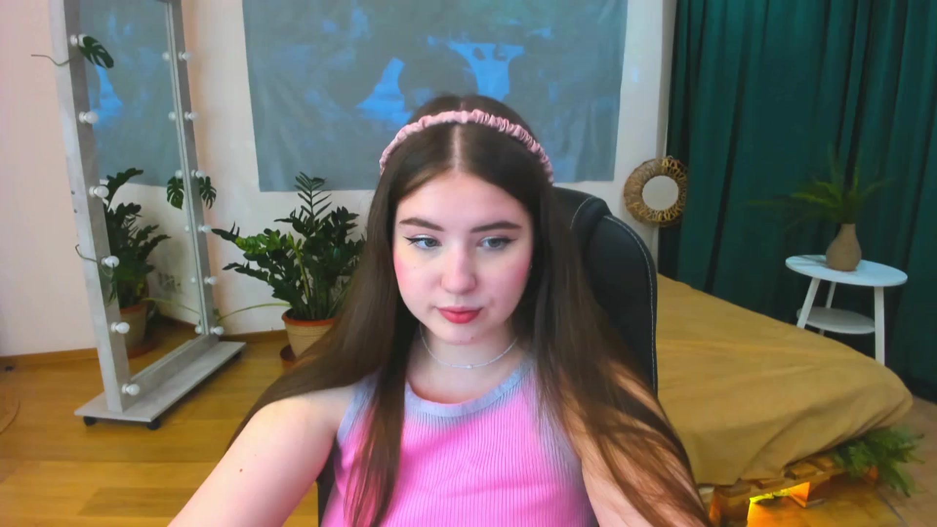 Gallery image thumbnail from AdmireMyEyes's myfreecams stream on, 06/21/2024, 19:47 image 5 of 20