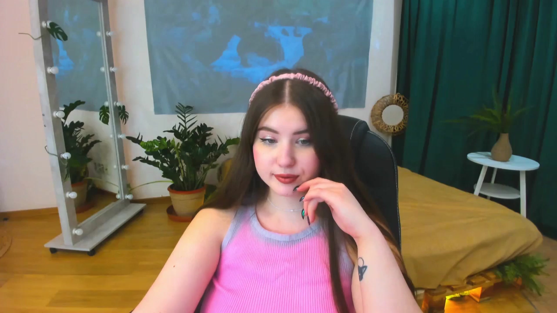 Gallery image thumbnail from AdmireMyEyes's myfreecams stream on, 06/21/2024, 20:37 image 17 of 20
