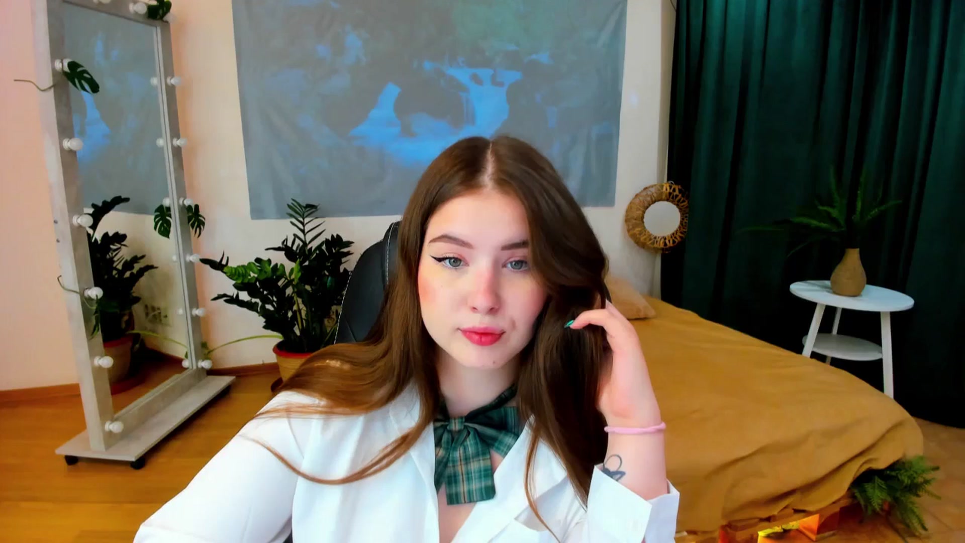Gallery image thumbnail from AdmireMyEyes's myfreecams stream on, 06/22/2024, 18:33 image 10 of 20