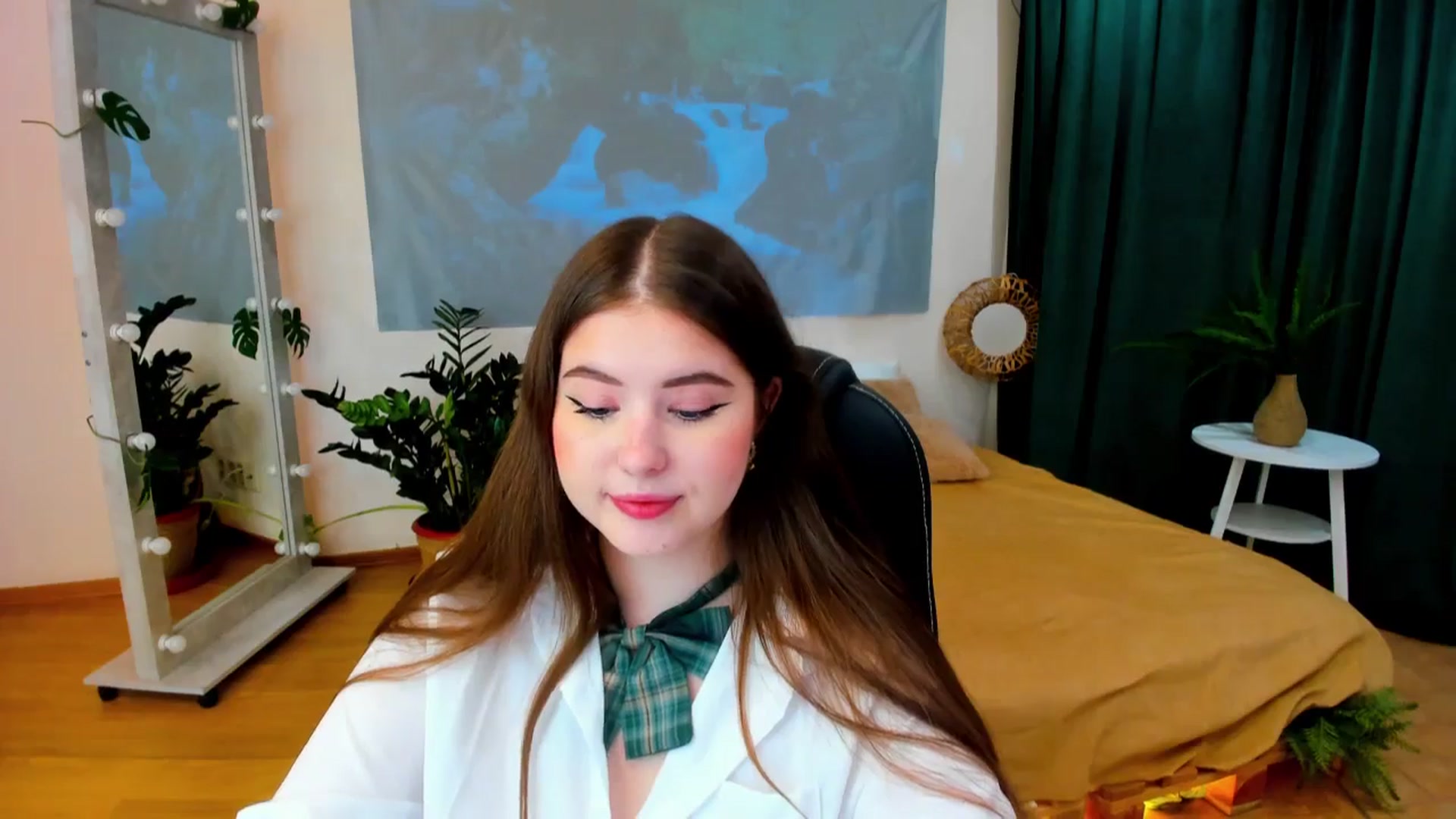 Gallery image thumbnail from AdmireMyEyes's myfreecams stream on, 06/22/2024, 18:33 image 16 of 20