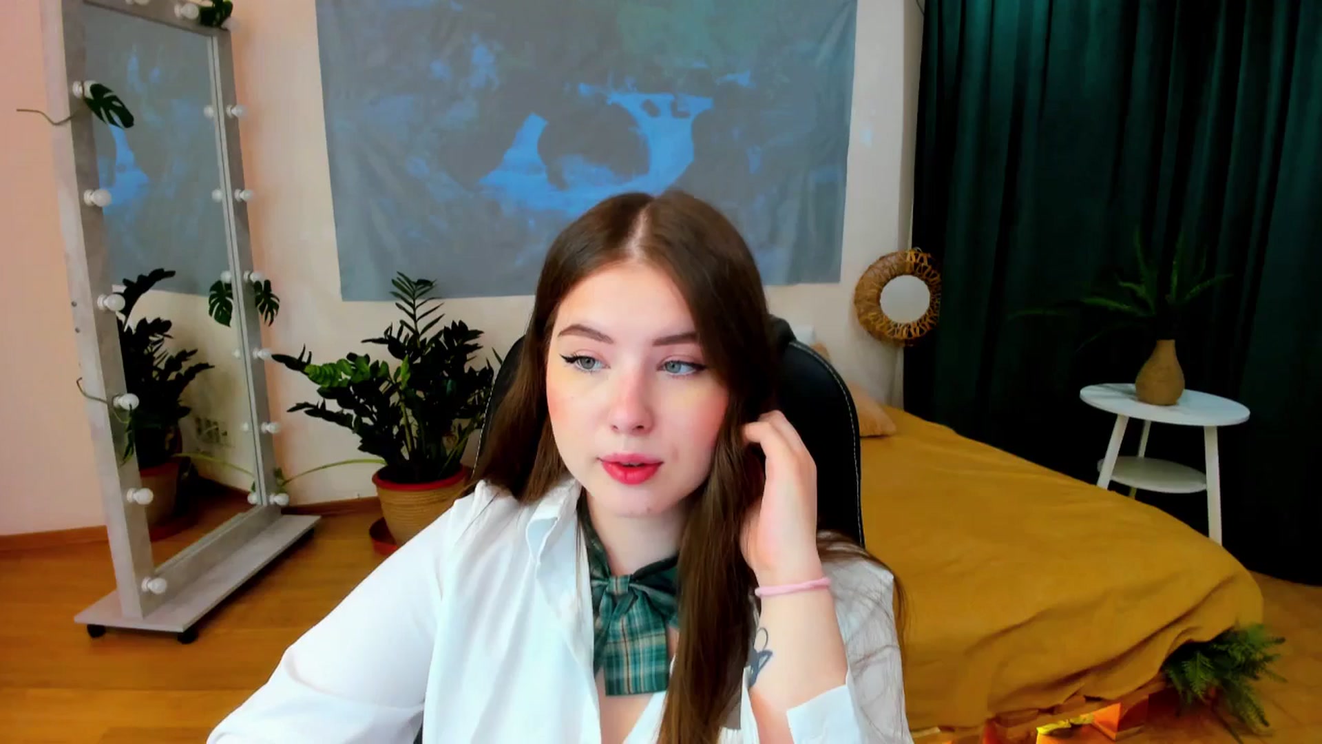 Gallery image thumbnail from AdmireMyEyes's myfreecams stream on, 06/22/2024, 18:33 image 4 of 20