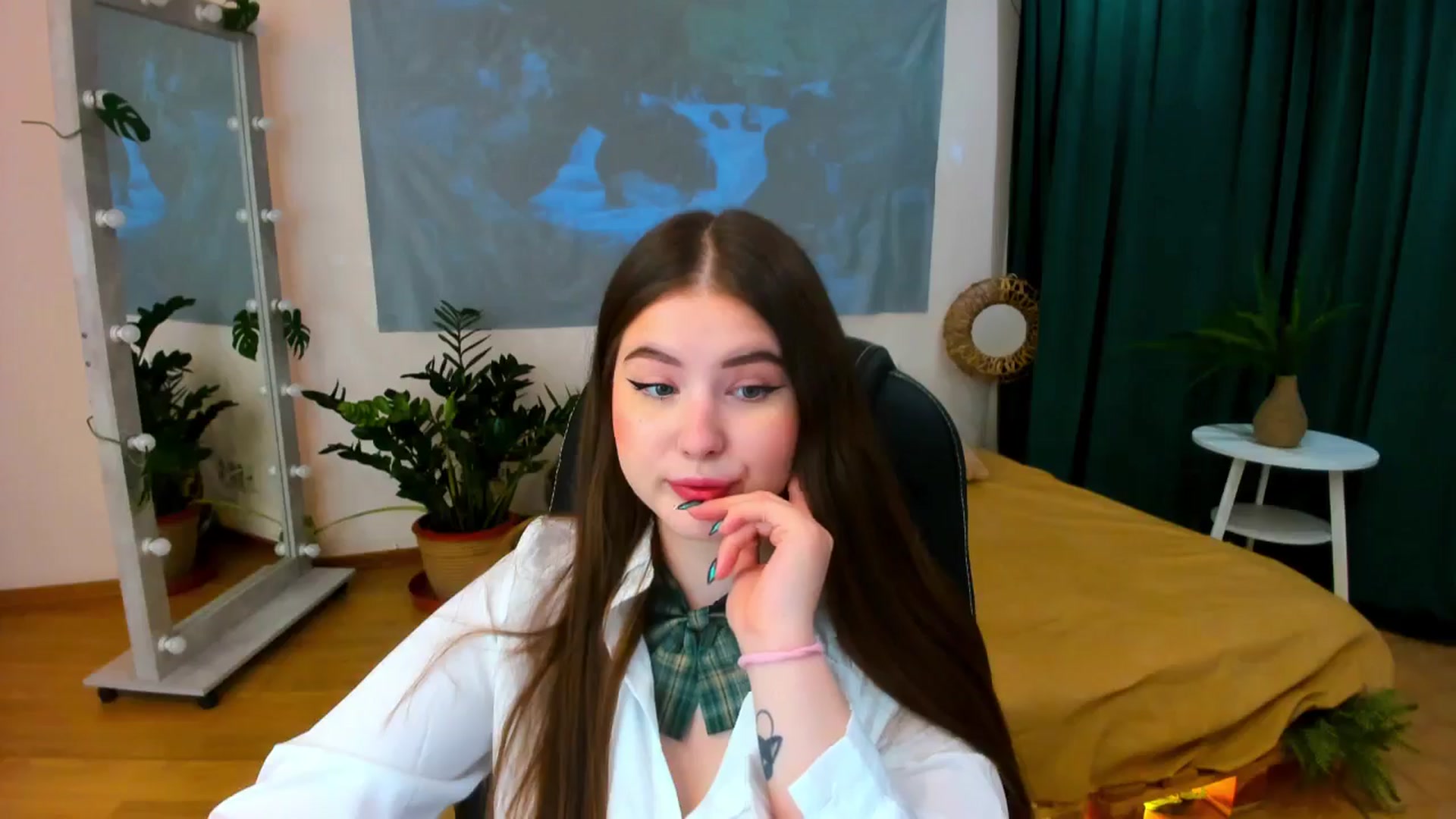 Gallery image thumbnail from AdmireMyEyes's myfreecams stream on, 06/22/2024, 18:51 image 19 of 20