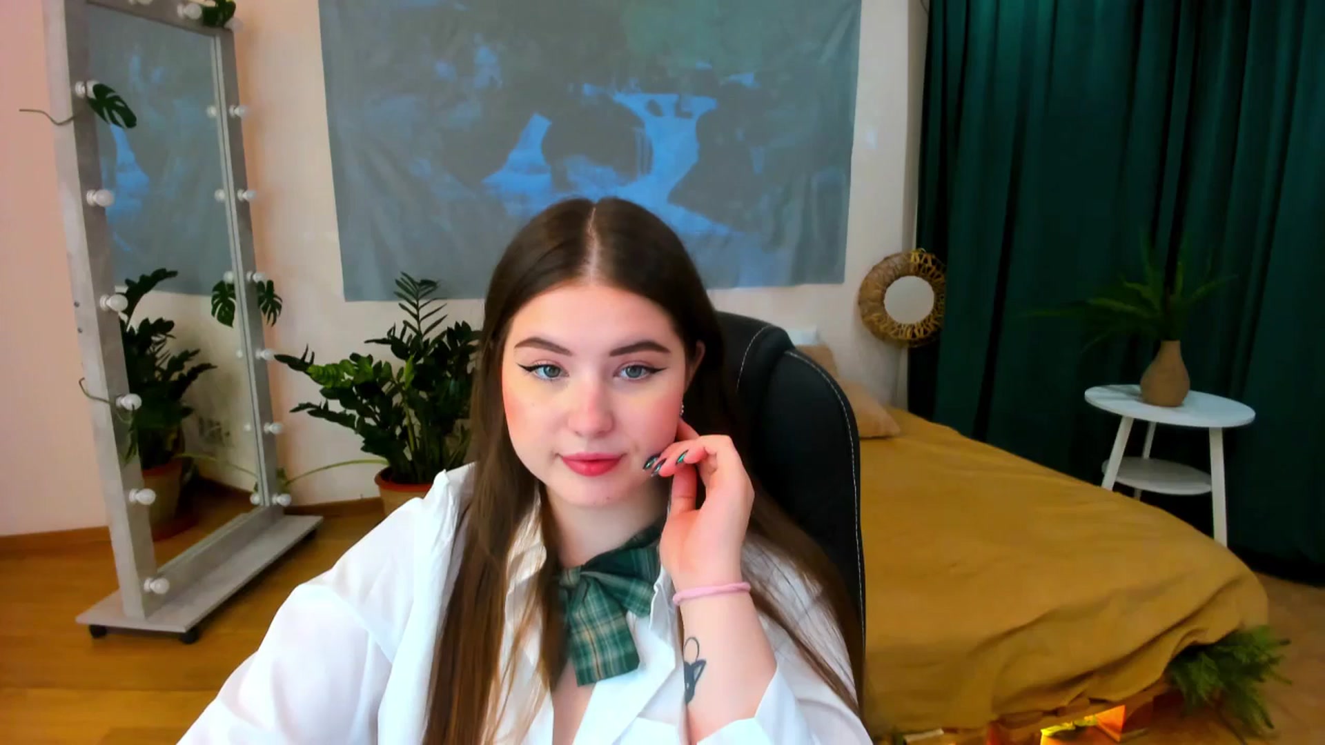 Gallery image thumbnail from AdmireMyEyes's myfreecams stream on, 06/22/2024, 18:51 image 4 of 20
