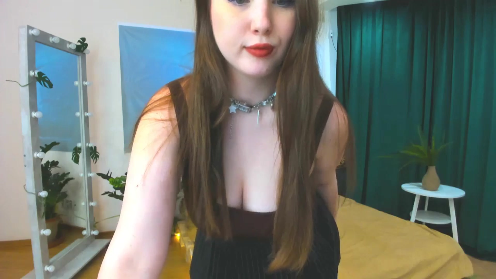 Gallery image thumbnail from AdmireMyEyes's myfreecams stream on, 06/24/2024, 07:41 image 10 of 20