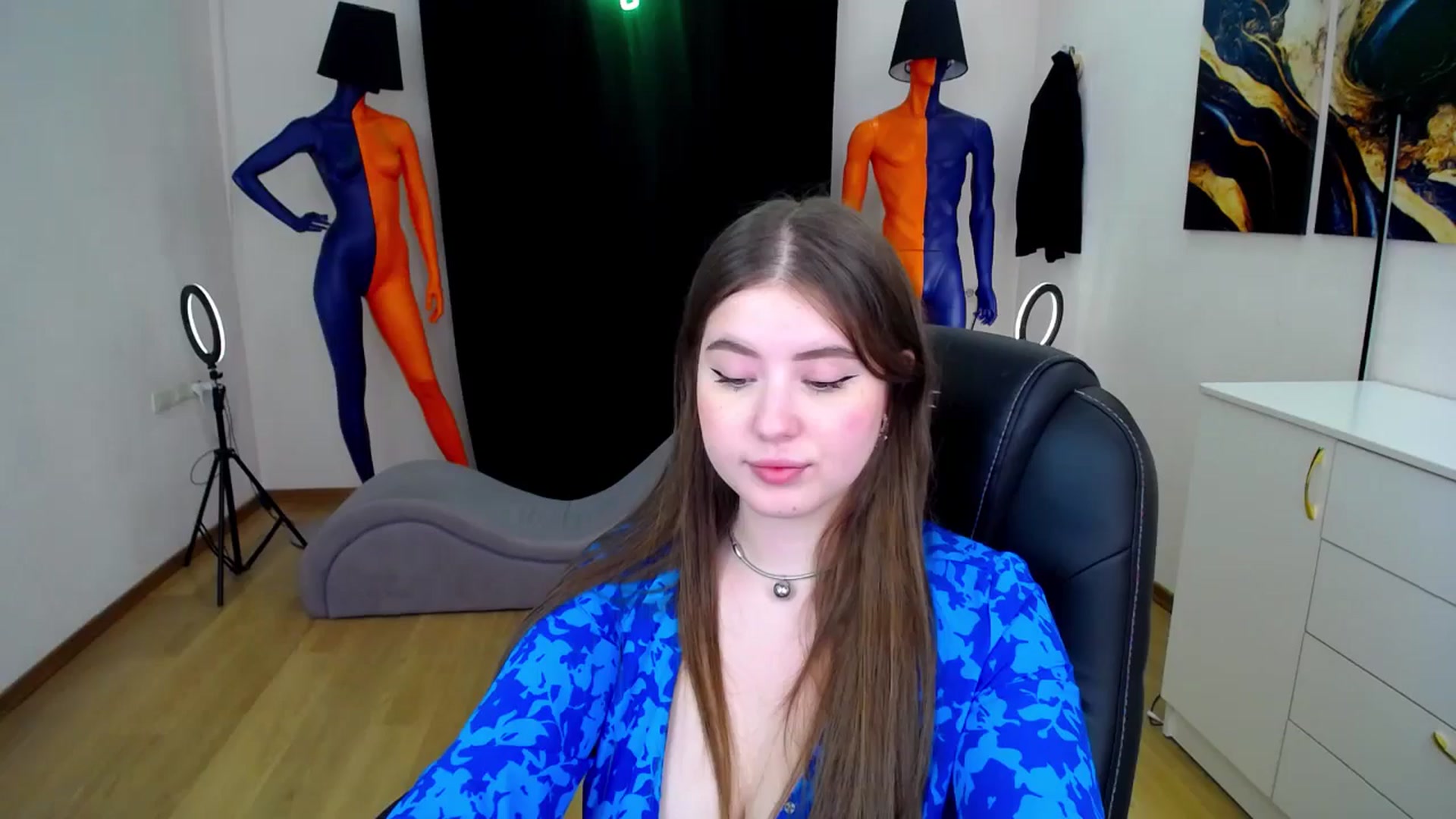 Gallery image thumbnail from AdmireMyEyes's myfreecams stream on, 06/25/2024, 05:46 image 15 of 20