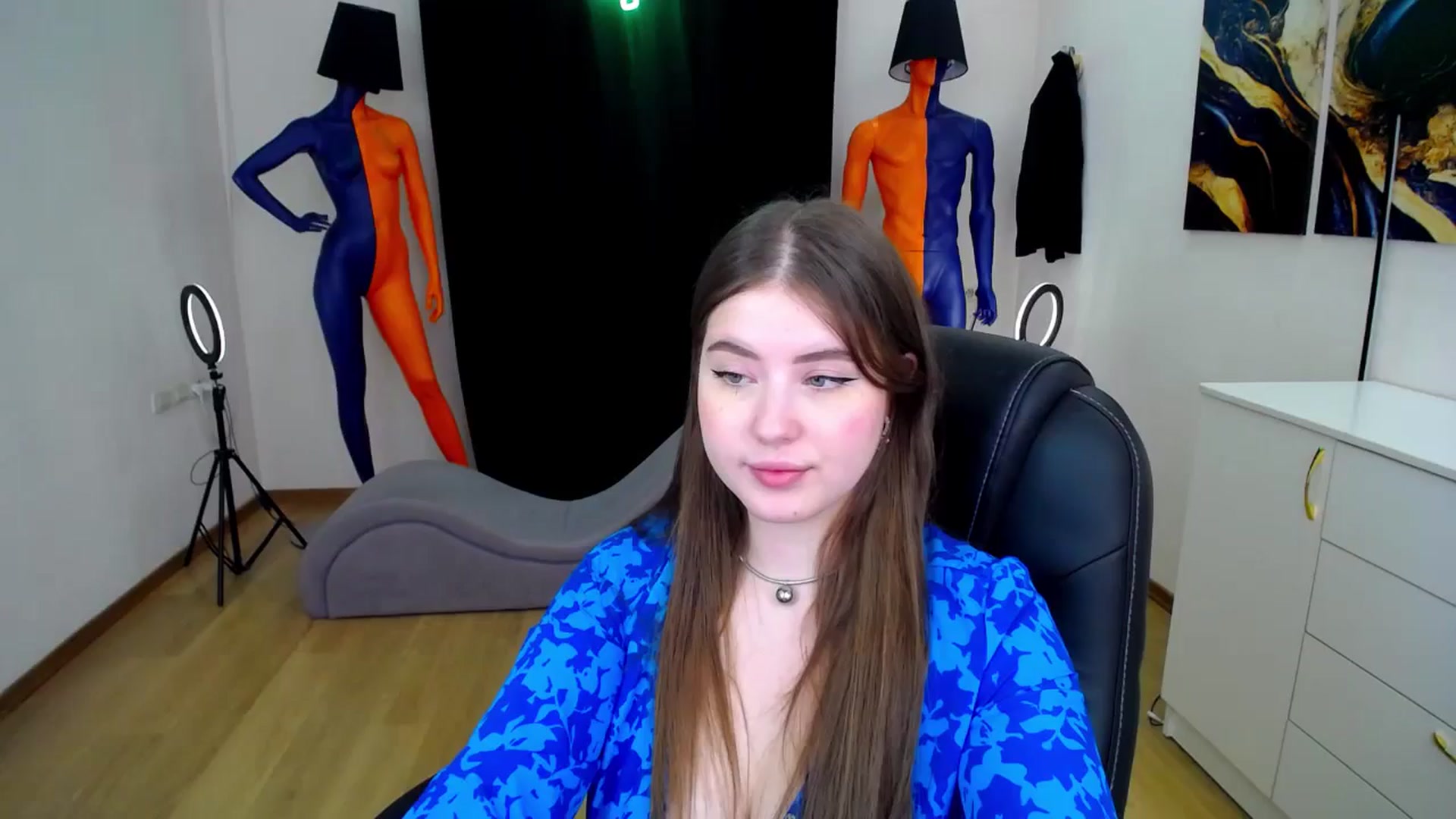 Gallery image thumbnail from AdmireMyEyes's myfreecams stream on, 06/25/2024, 05:46 image 16 of 20