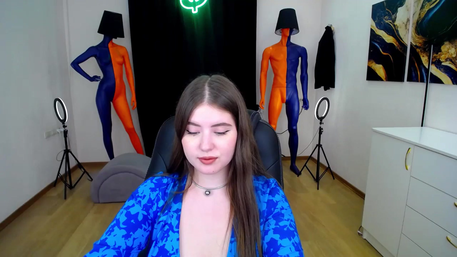 Gallery image thumbnail from AdmireMyEyes's myfreecams stream on, 06/25/2024, 07:32 image 17 of 20