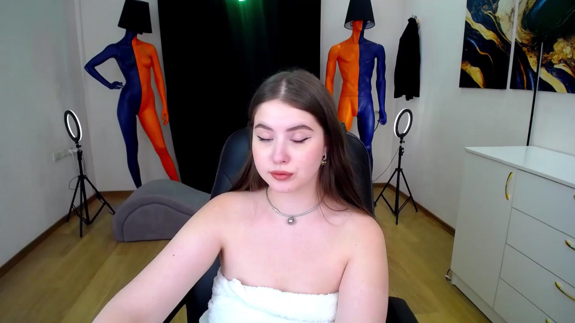 Gallery image thumbnail from AdmireMyEyes's myfreecams stream on, 06/25/2024, 07:46 image 12 of 20