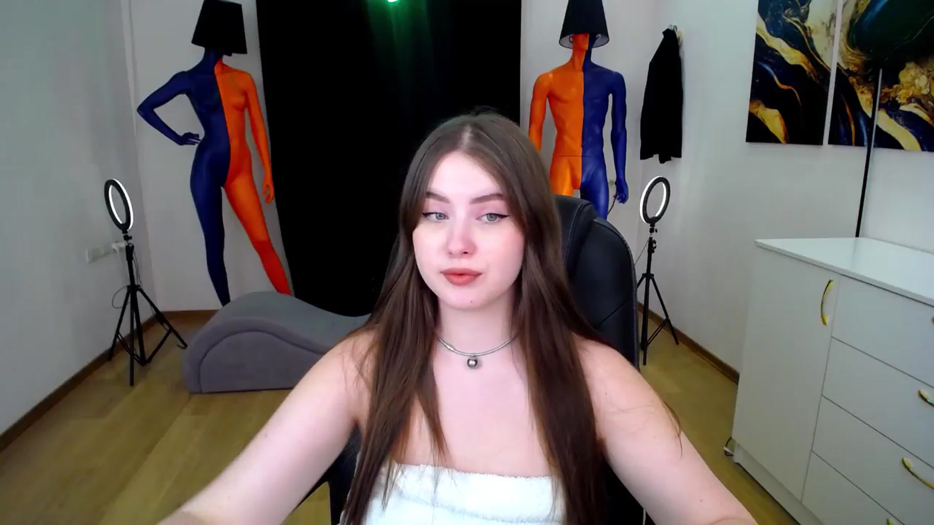 Gallery image thumbnail from AdmireMyEyes's myfreecams stream on, 06/25/2024, 07:46 image 17 of 20