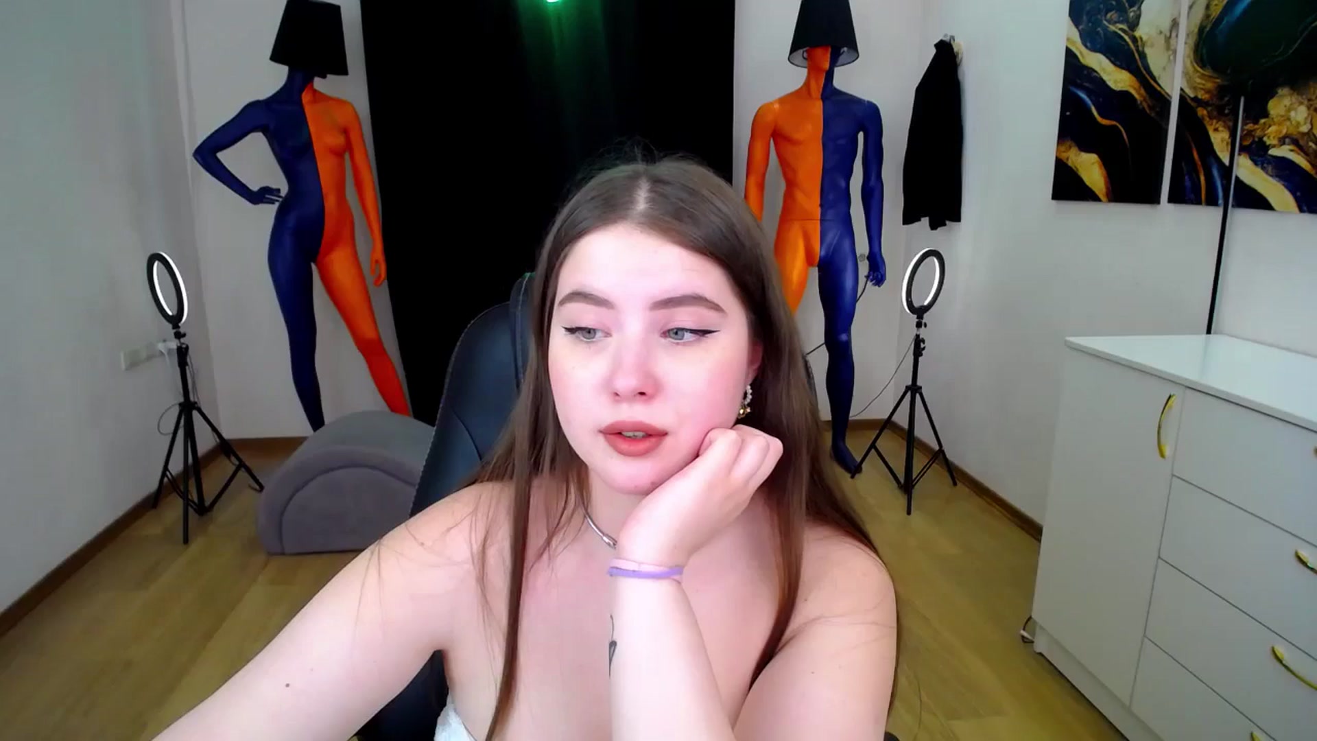 Gallery image thumbnail from AdmireMyEyes's myfreecams stream on, 06/25/2024, 09:48 image 1 of 20