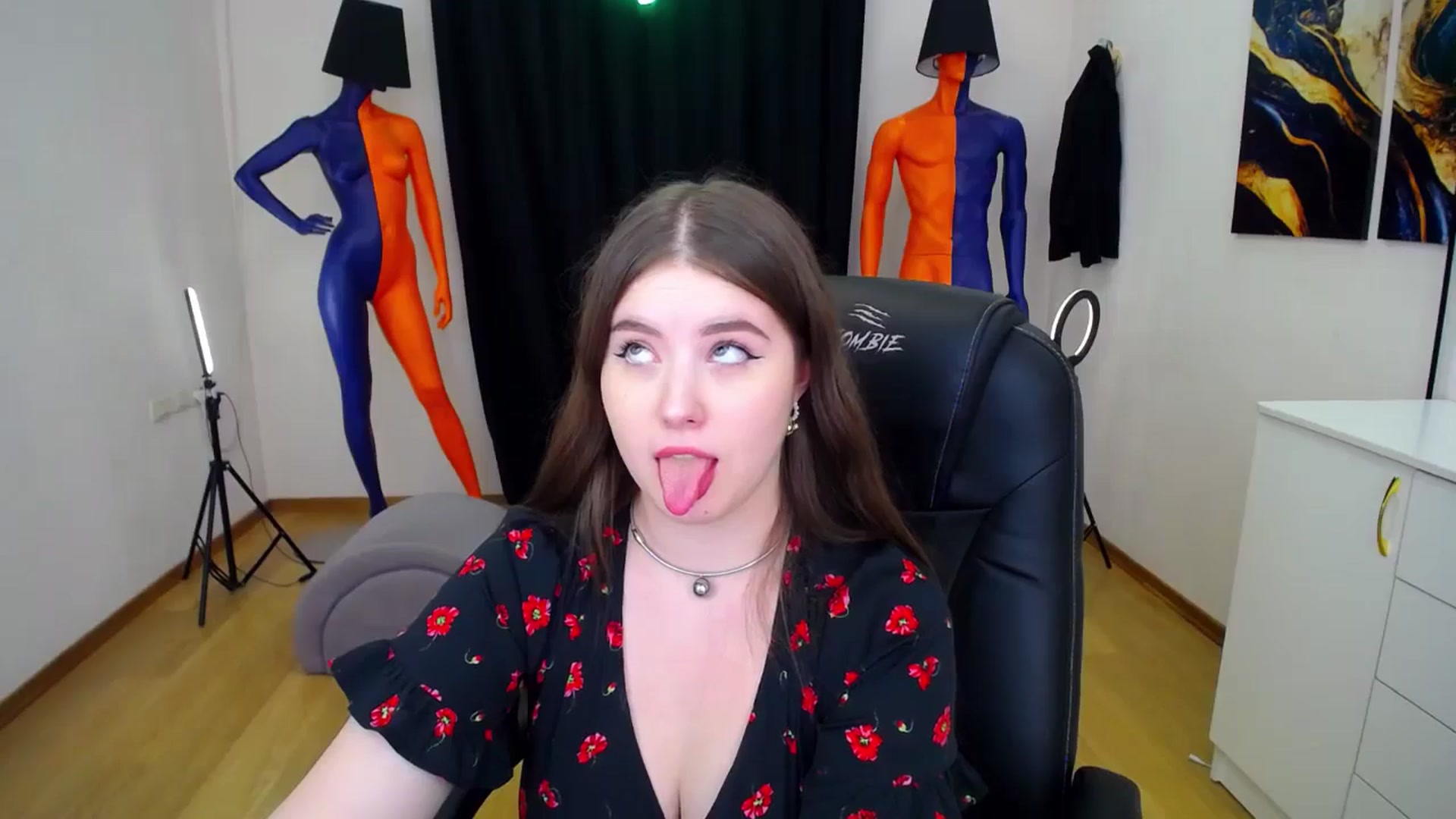 Gallery image thumbnail from AdmireMyEyes's myfreecams stream on, 06/27/2024, 21:37 image 18 of 20