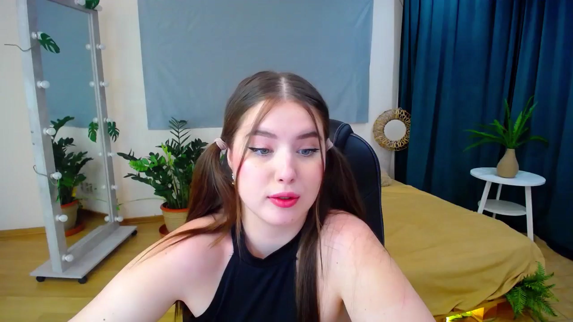 Gallery image thumbnail from AdmireMyEyes's myfreecams stream on, 06/28/2024, 19:48 image 19 of 20