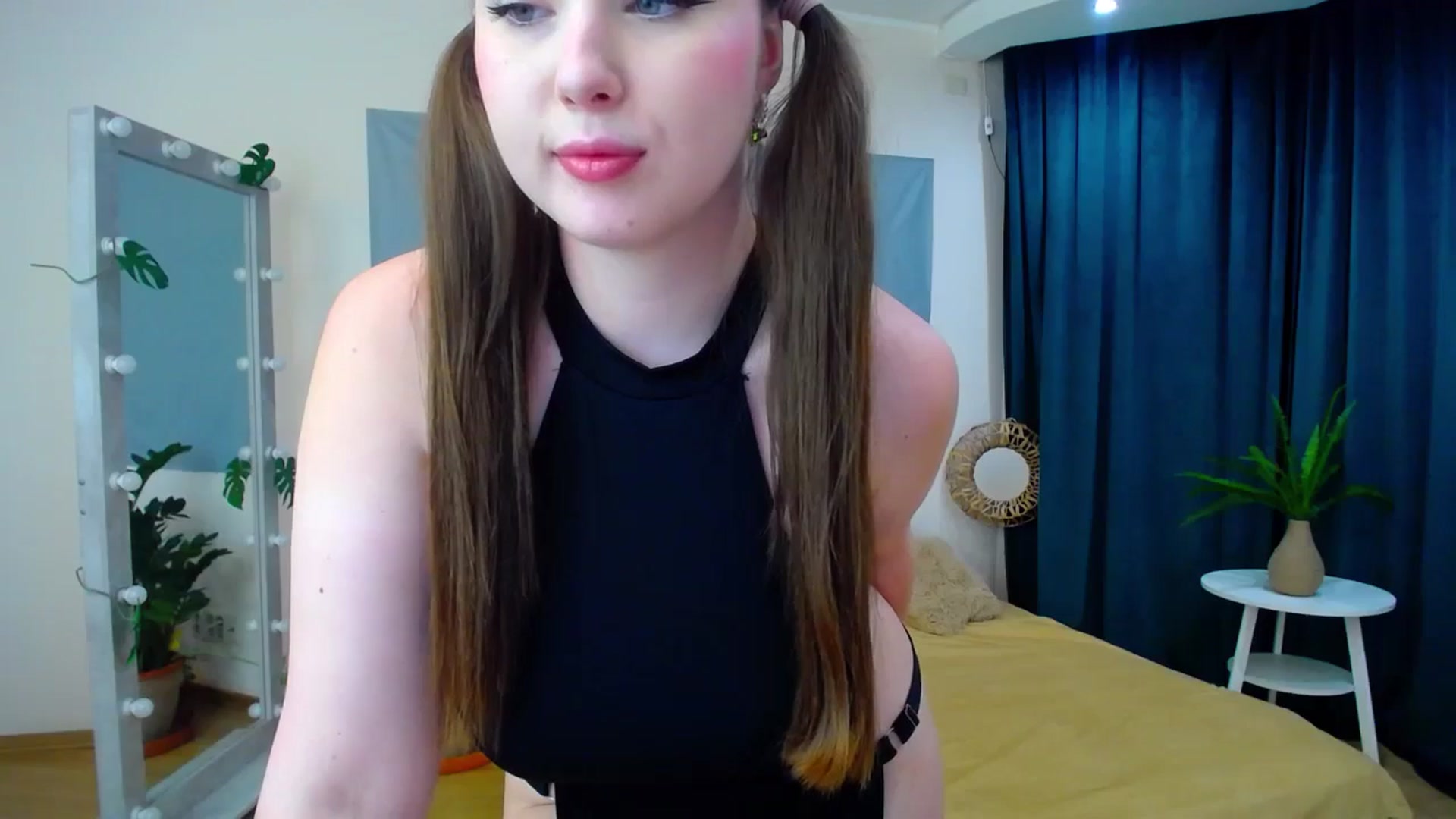 Gallery image thumbnail from AdmireMyEyes's myfreecams stream on, 06/28/2024, 19:48 image 10 of 20