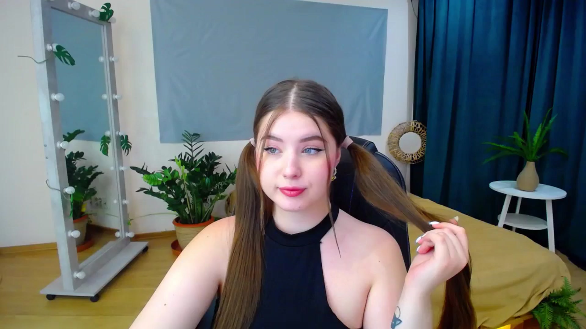 Gallery image thumbnail from AdmireMyEyes's myfreecams stream on, 06/28/2024, 19:48 image 4 of 20