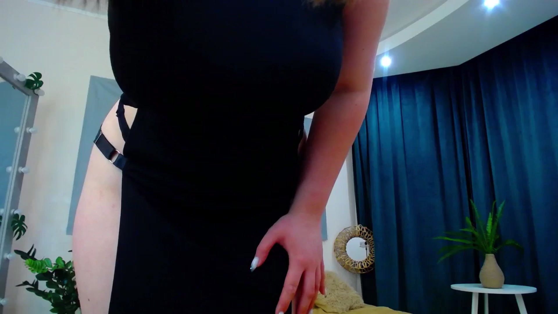 Gallery image thumbnail from AdmireMyEyes's myfreecams stream on, 06/29/2024, 01:10 image 6 of 20