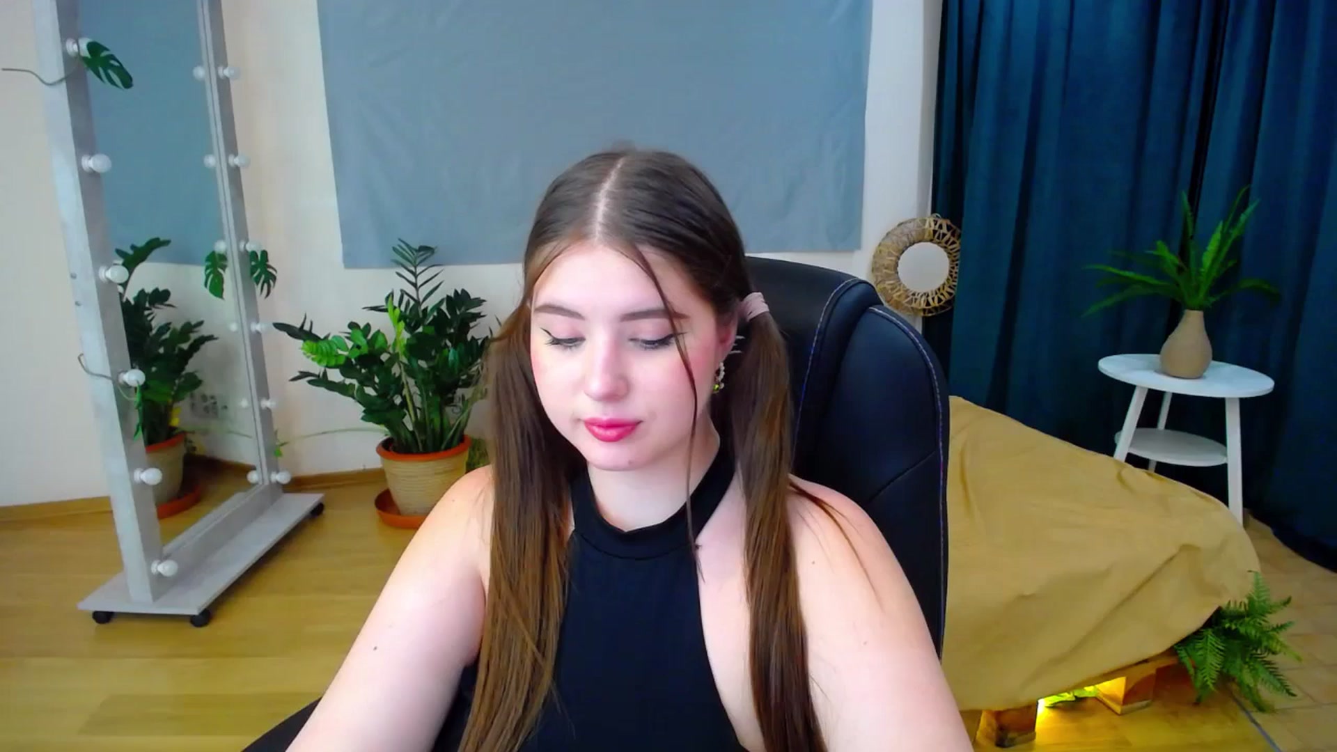 Gallery image thumbnail from AdmireMyEyes's myfreecams stream on, 06/29/2024, 01:10 image 1 of 20