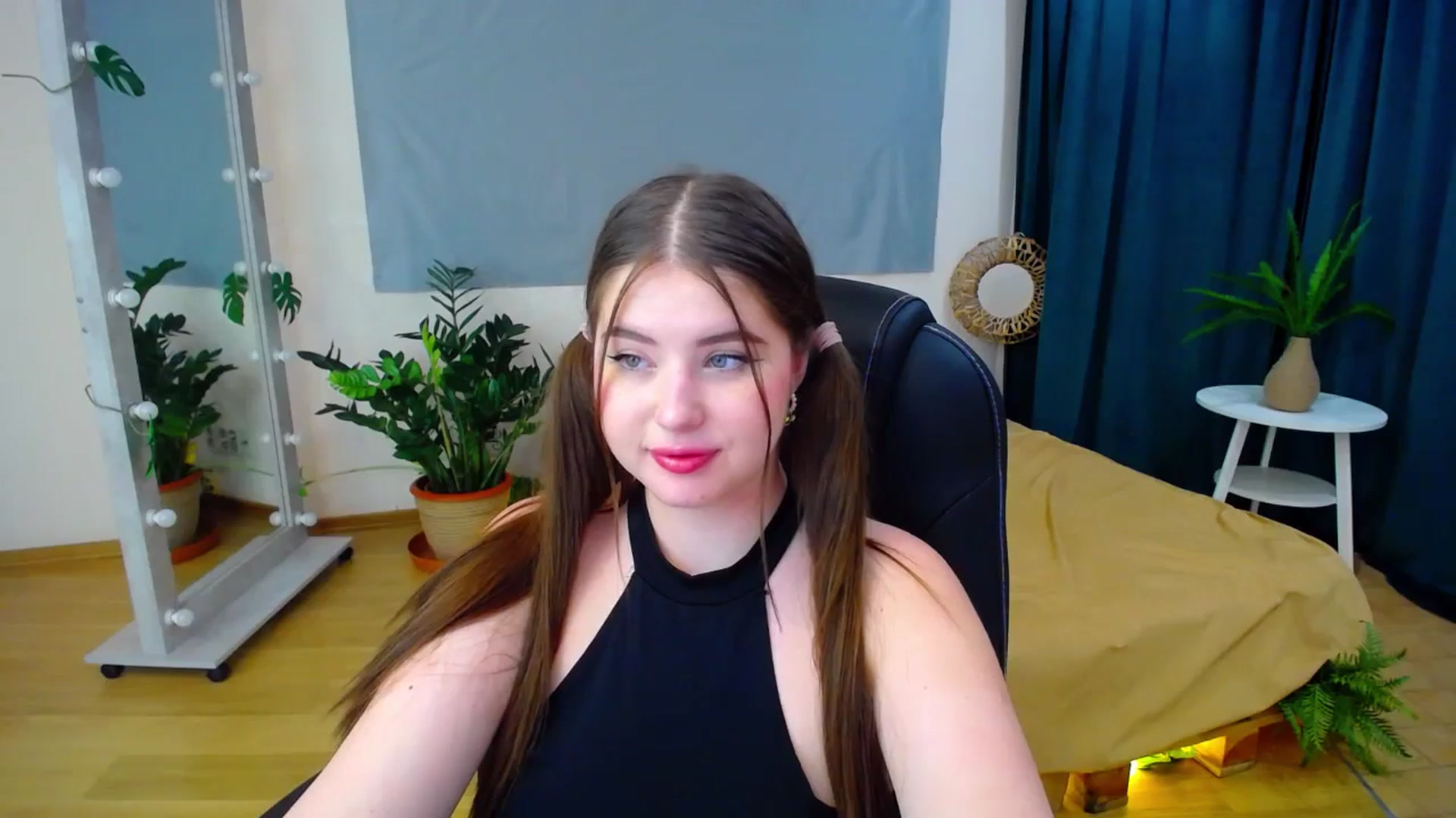 Gallery image thumbnail from AdmireMyEyes's myfreecams stream on, 06/29/2024, 01:10 image 2 of 20