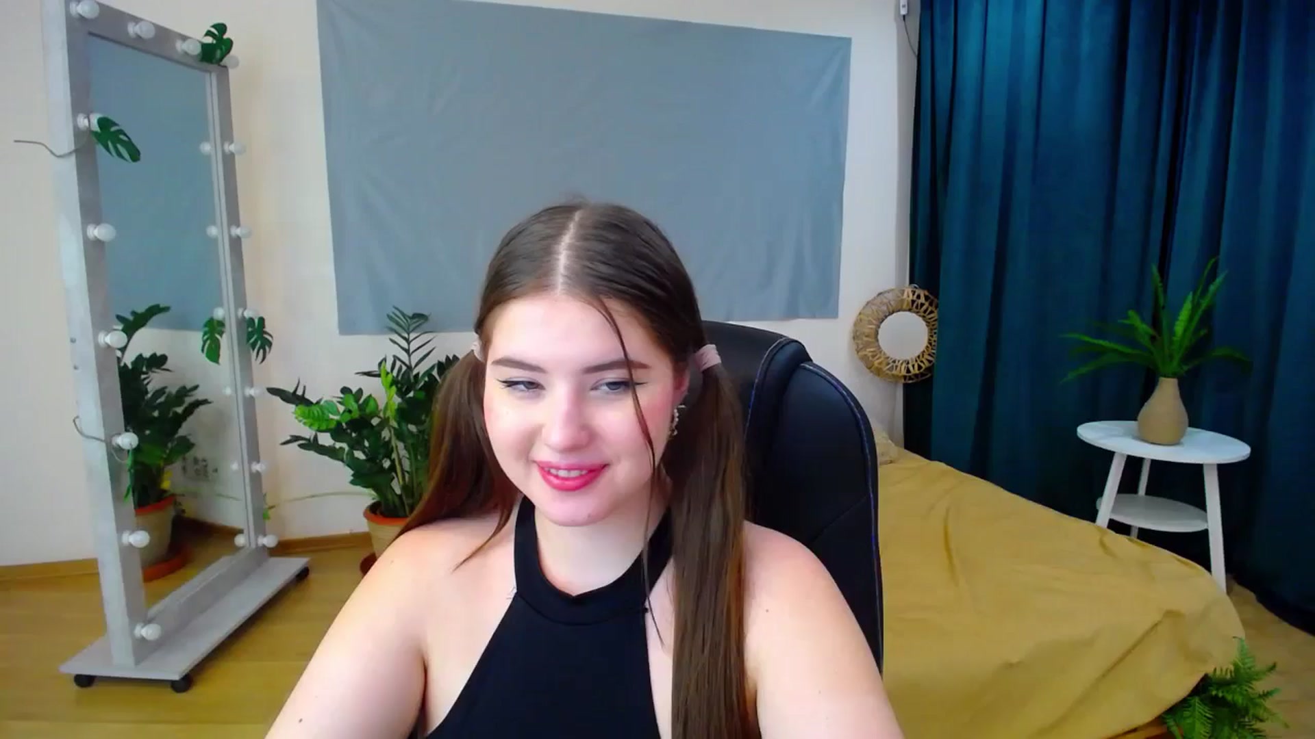 Gallery image thumbnail from AdmireMyEyes's myfreecams stream on, 06/29/2024, 01:10 image 15 of 20