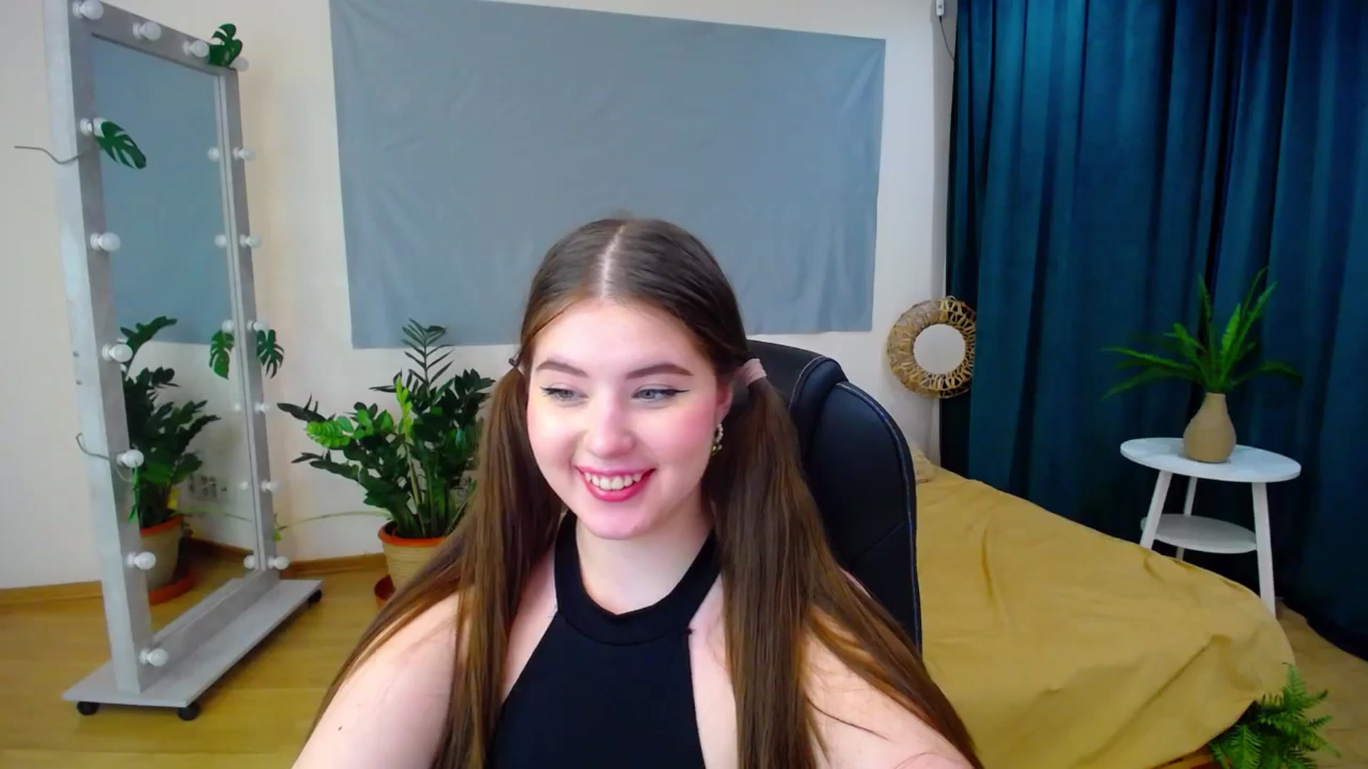 Gallery image thumbnail from AdmireMyEyes's myfreecams stream on, 06/29/2024, 01:10 image 16 of 20