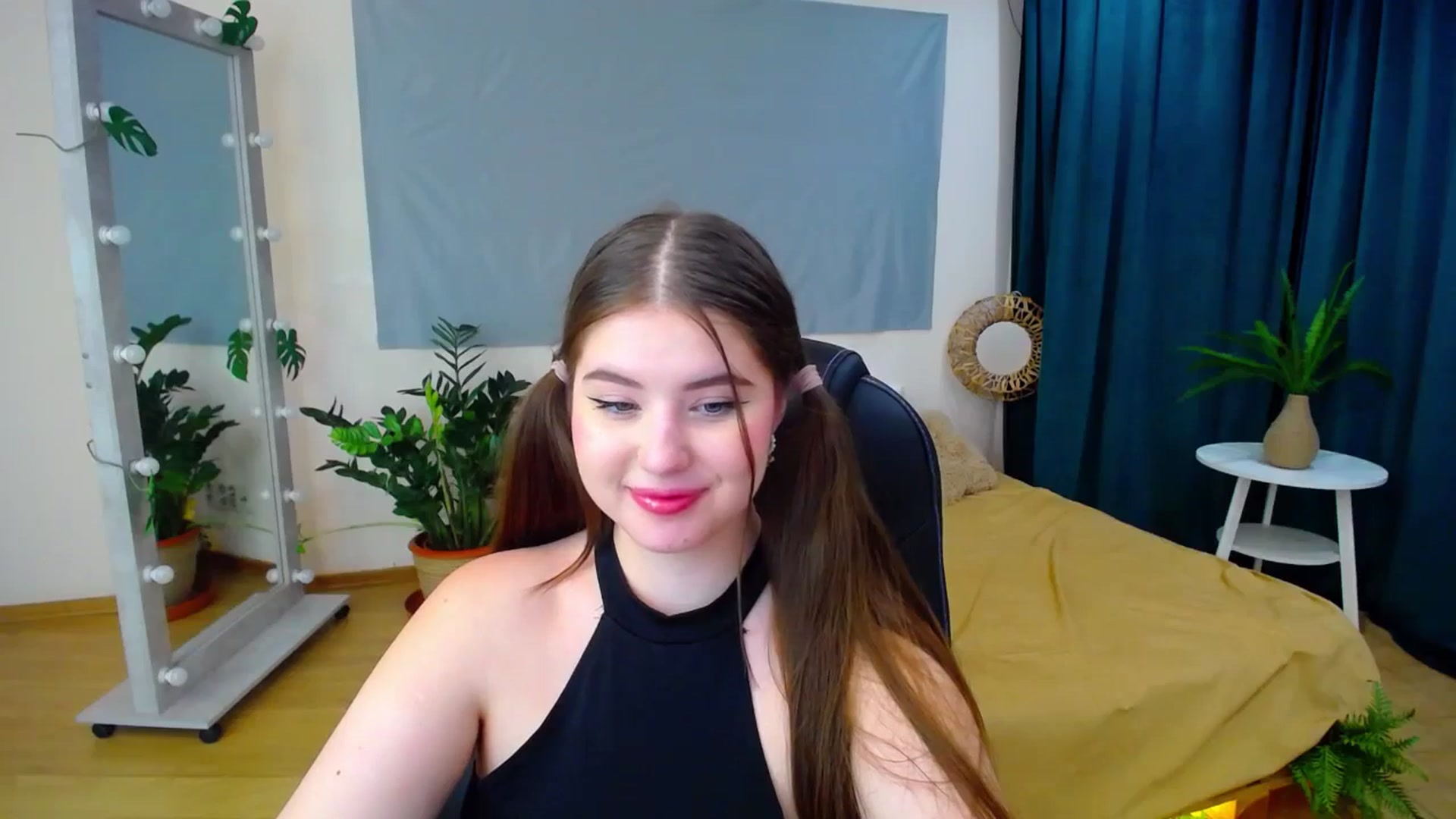 Gallery image thumbnail from AdmireMyEyes's myfreecams stream on, 06/29/2024, 01:10 image 10 of 20