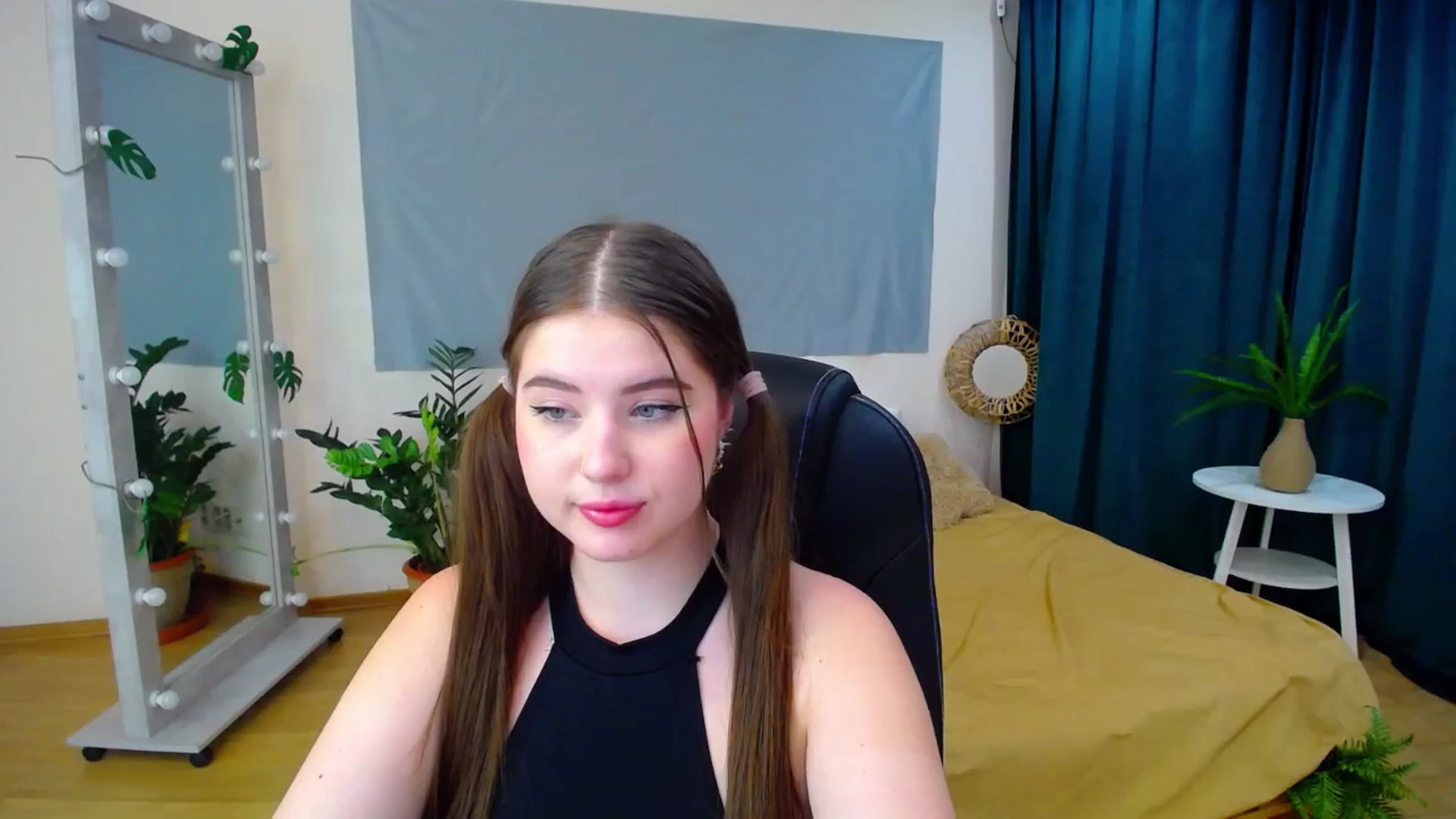 Gallery image thumbnail from AdmireMyEyes's myfreecams stream on, 06/29/2024, 01:10 image 13 of 20