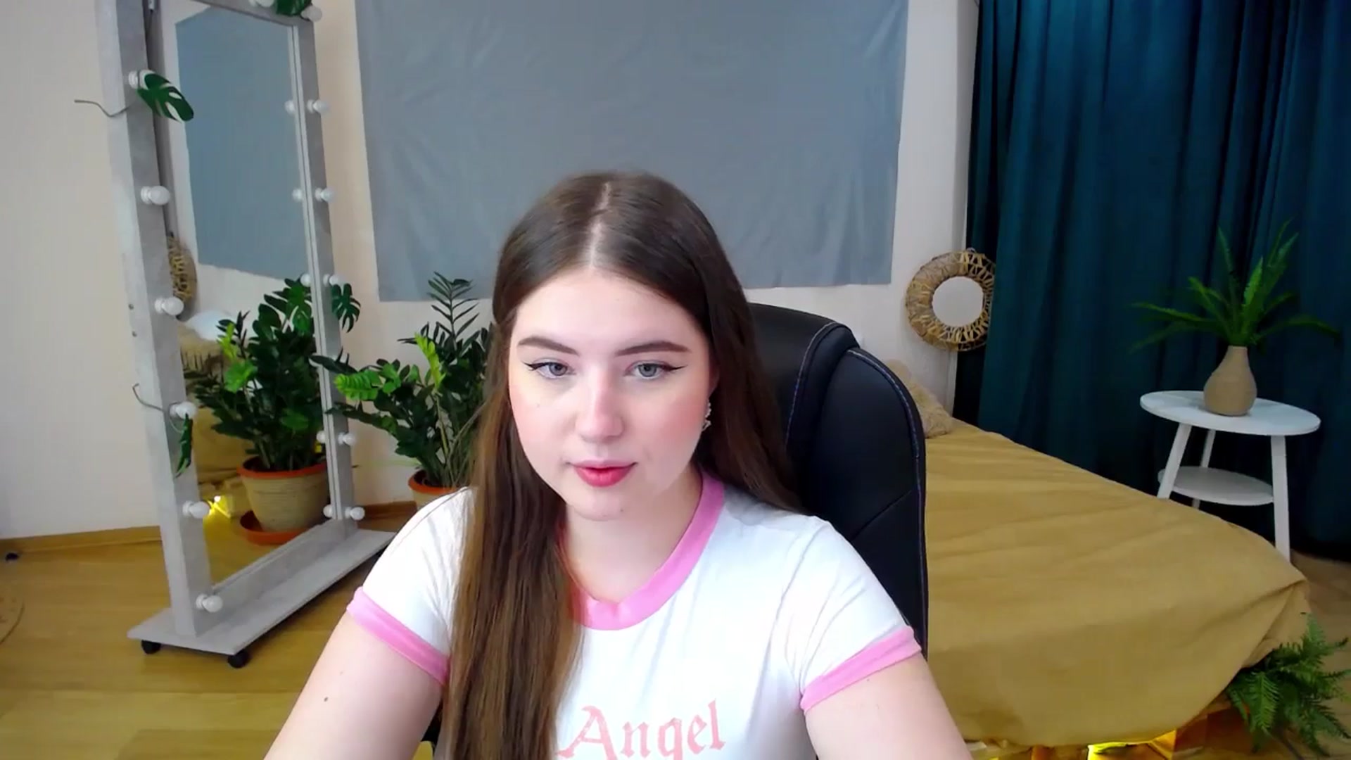 Gallery image thumbnail from AdmireMyEyes's myfreecams stream on, 06/29/2024, 19:31 image 7 of 20
