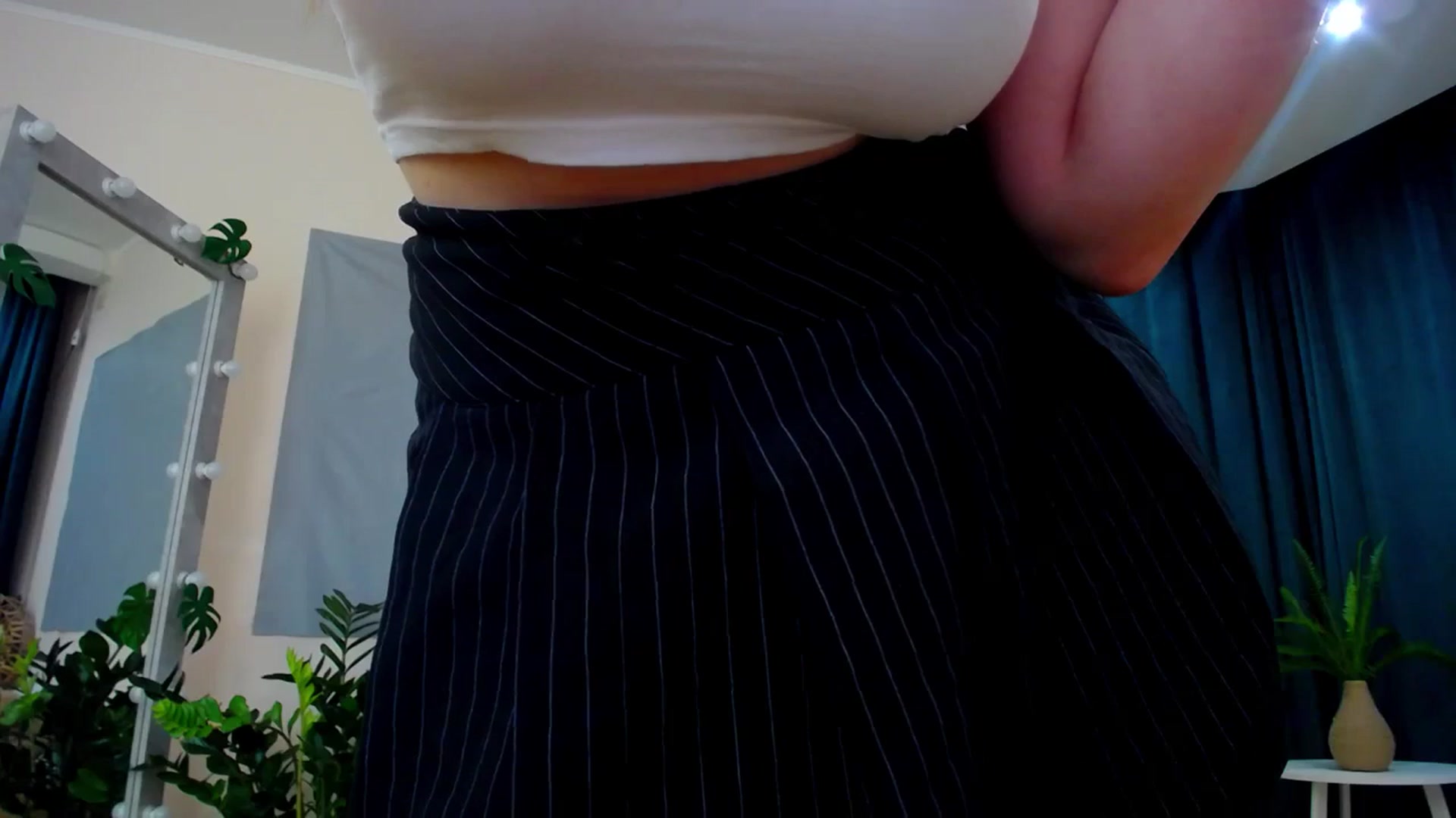 Gallery image thumbnail from AdmireMyEyes's myfreecams stream on, 06/29/2024, 19:31 image 17 of 20