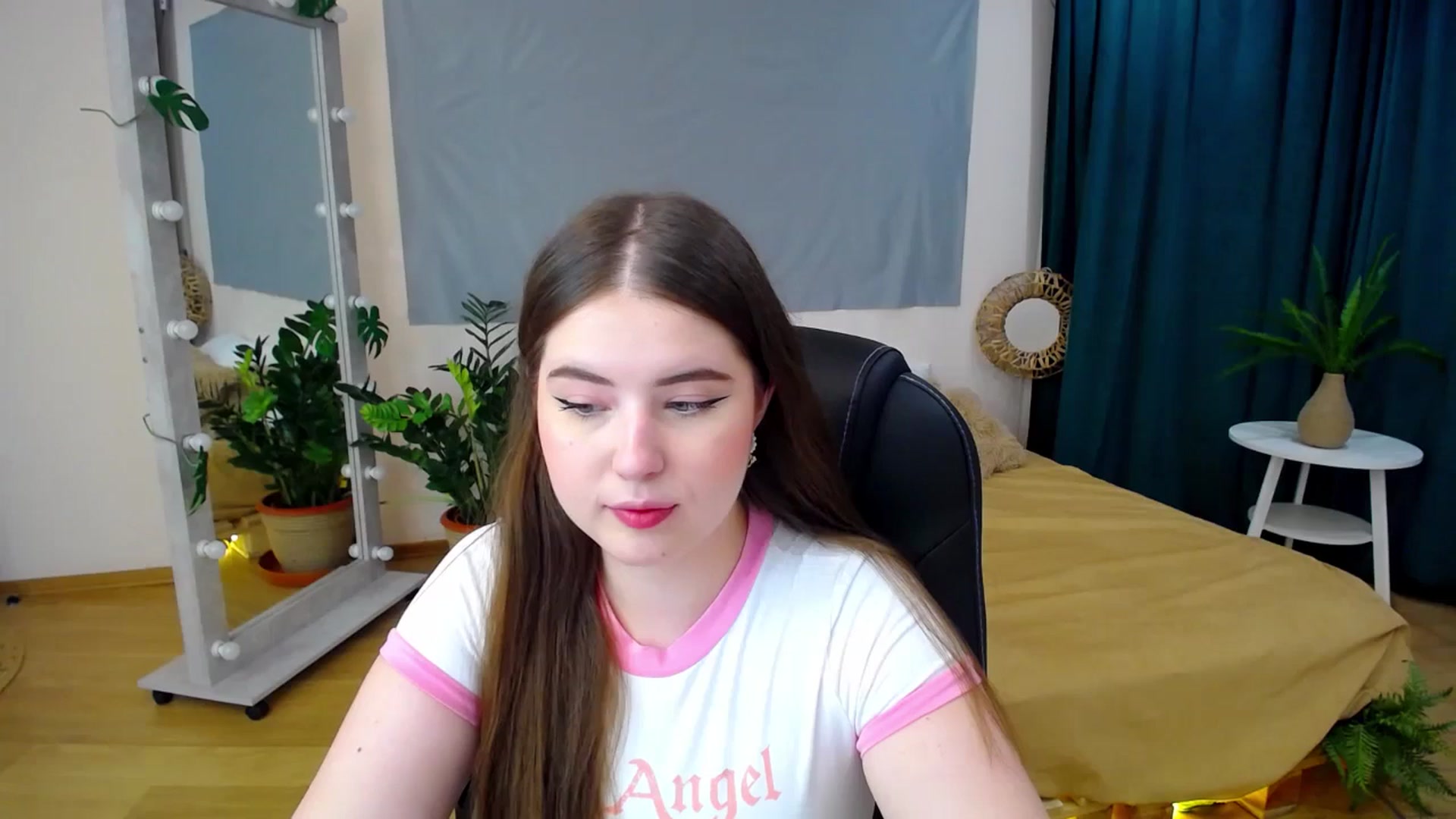Gallery image thumbnail from AdmireMyEyes's myfreecams stream on, 06/29/2024, 19:31 image 6 of 20