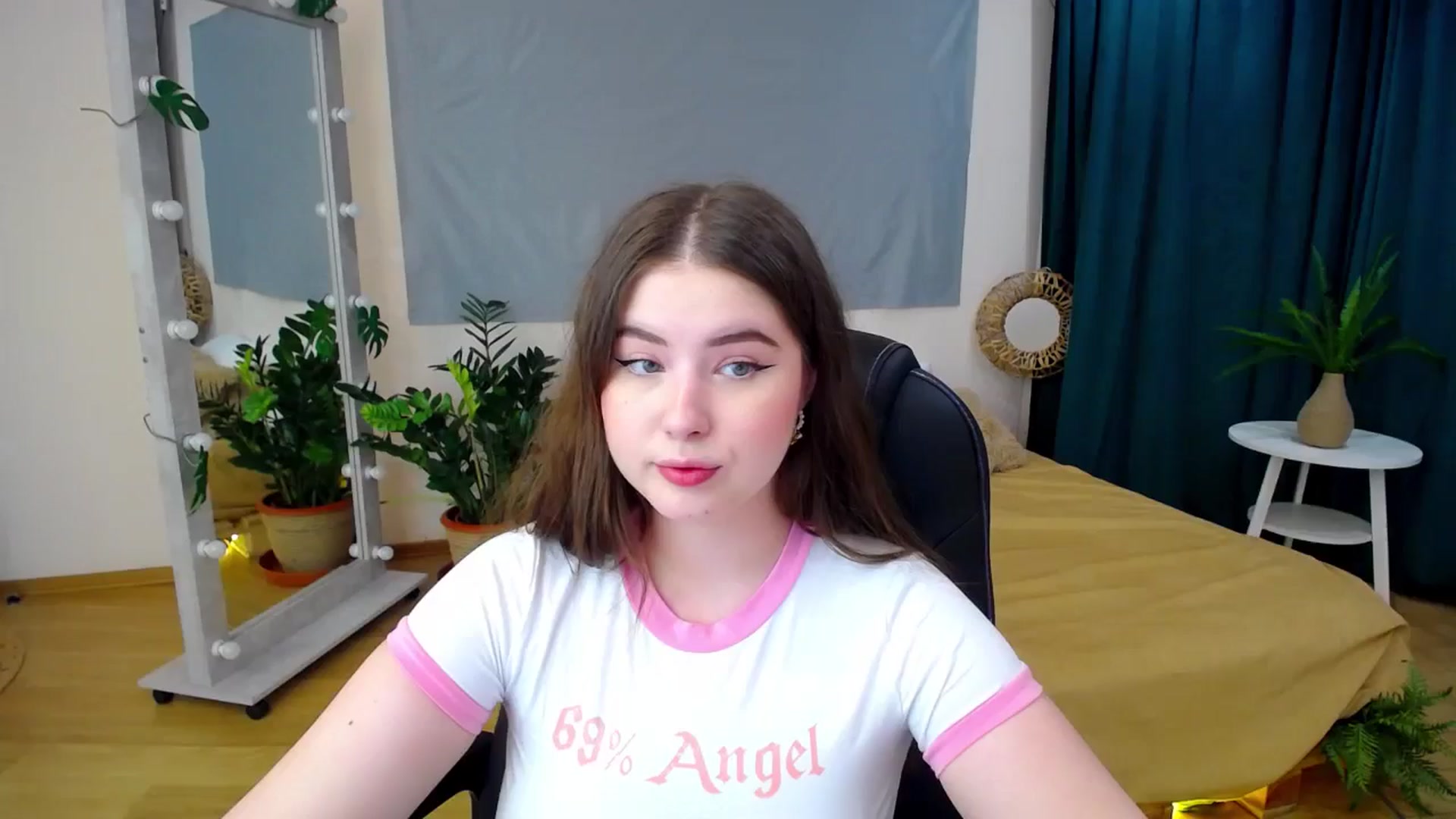 Gallery image thumbnail from AdmireMyEyes's myfreecams stream on, 06/29/2024, 19:31 image 1 of 20