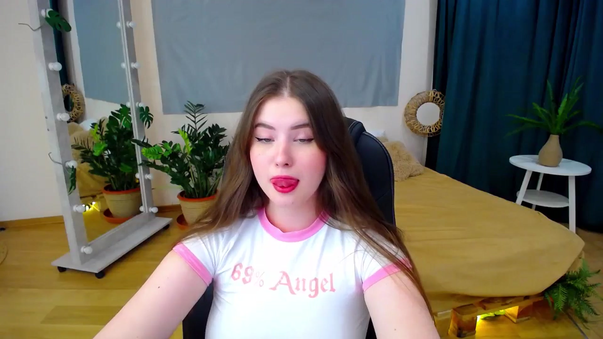 Gallery image thumbnail from AdmireMyEyes's myfreecams stream on, 06/29/2024, 21:37 image 2 of 20